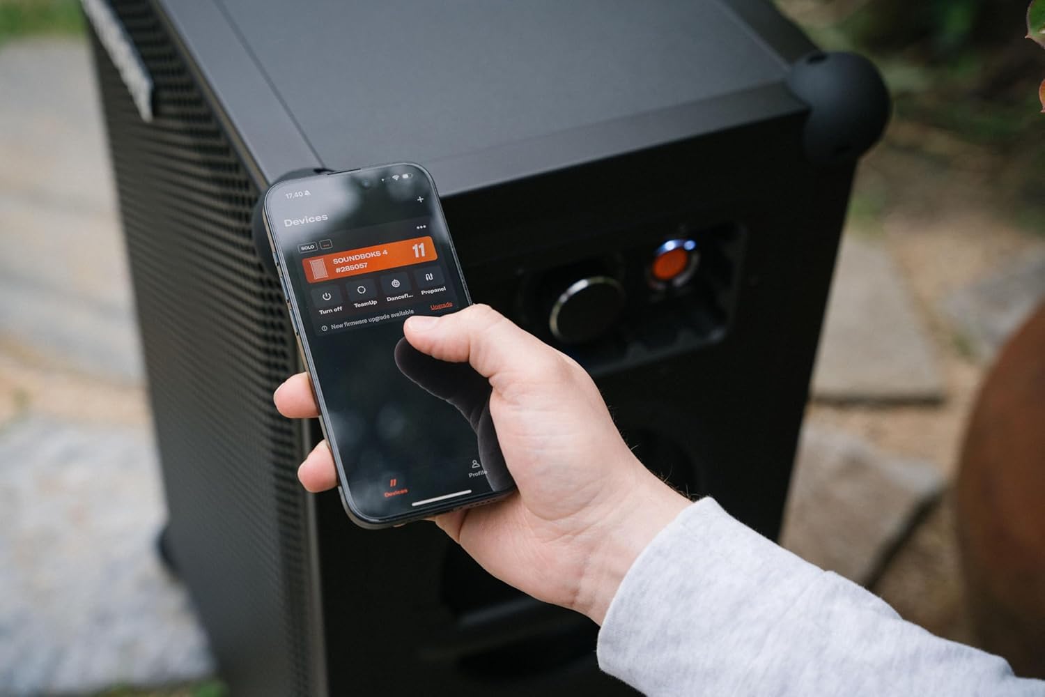 SOUNDBOKS 4 - Bluetooth Performance Speaker - USB-C-Aufladung Akku - Lautester Party Lautsprecher mit 40 Stunden Akku - Kabelloser und tragbarer Lautsprecher - Designed in Dänemark - 126dB (Schwarz)