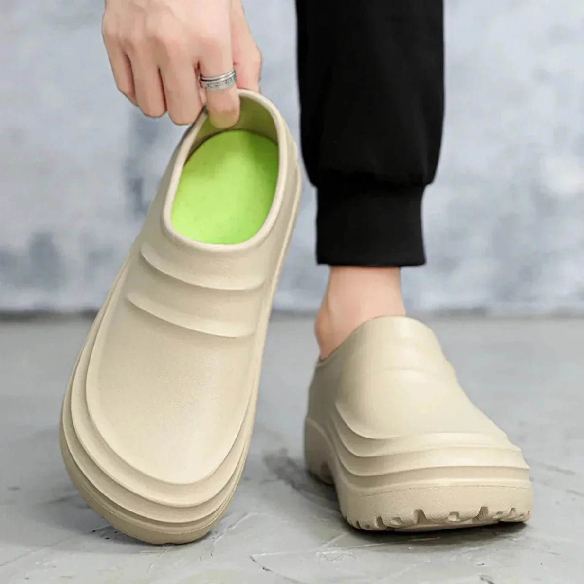 Wasserfeste Slip-On Clogs mit gepolsterter Sohle