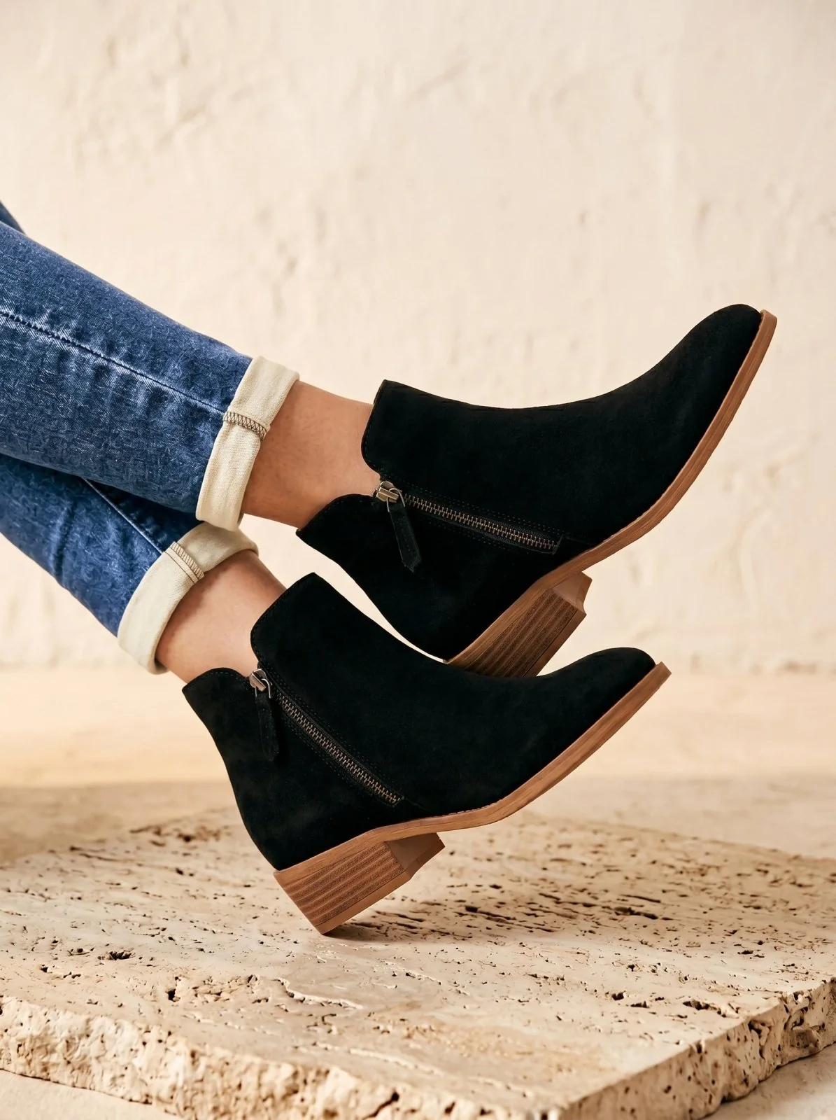Damen Stiefeletten aus Wildleder mit bequemem Blockabsatz und praktischem Seitenrei?verschluss f��r herbstliche Outfits