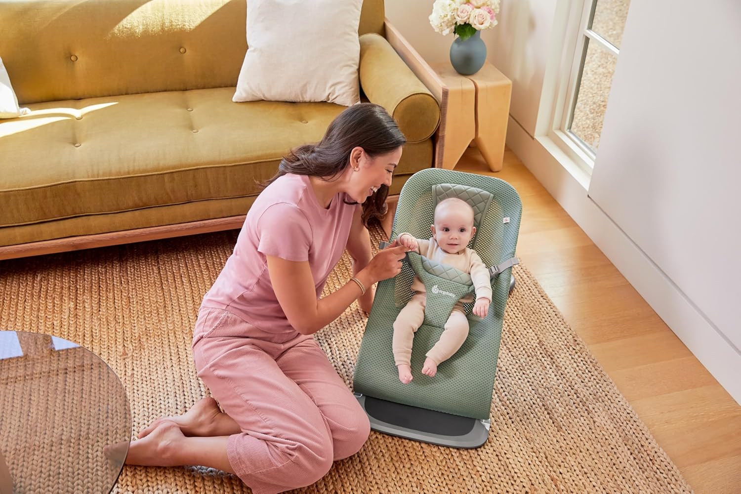 Ergobaby 3-in-1 Evolve Bouncer, Ergonomische Babywippe für Neugeborene ab Geburt bis zum Kleinkind, Babyschaukel mit Neugeboreneneinsatz (2,5 kg - 13,2 kg), Cream