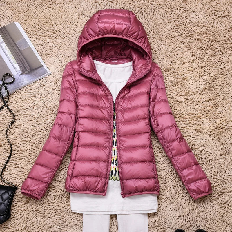 Federleichte Damen-Daunenjacke mit Kapuze - Faltbar