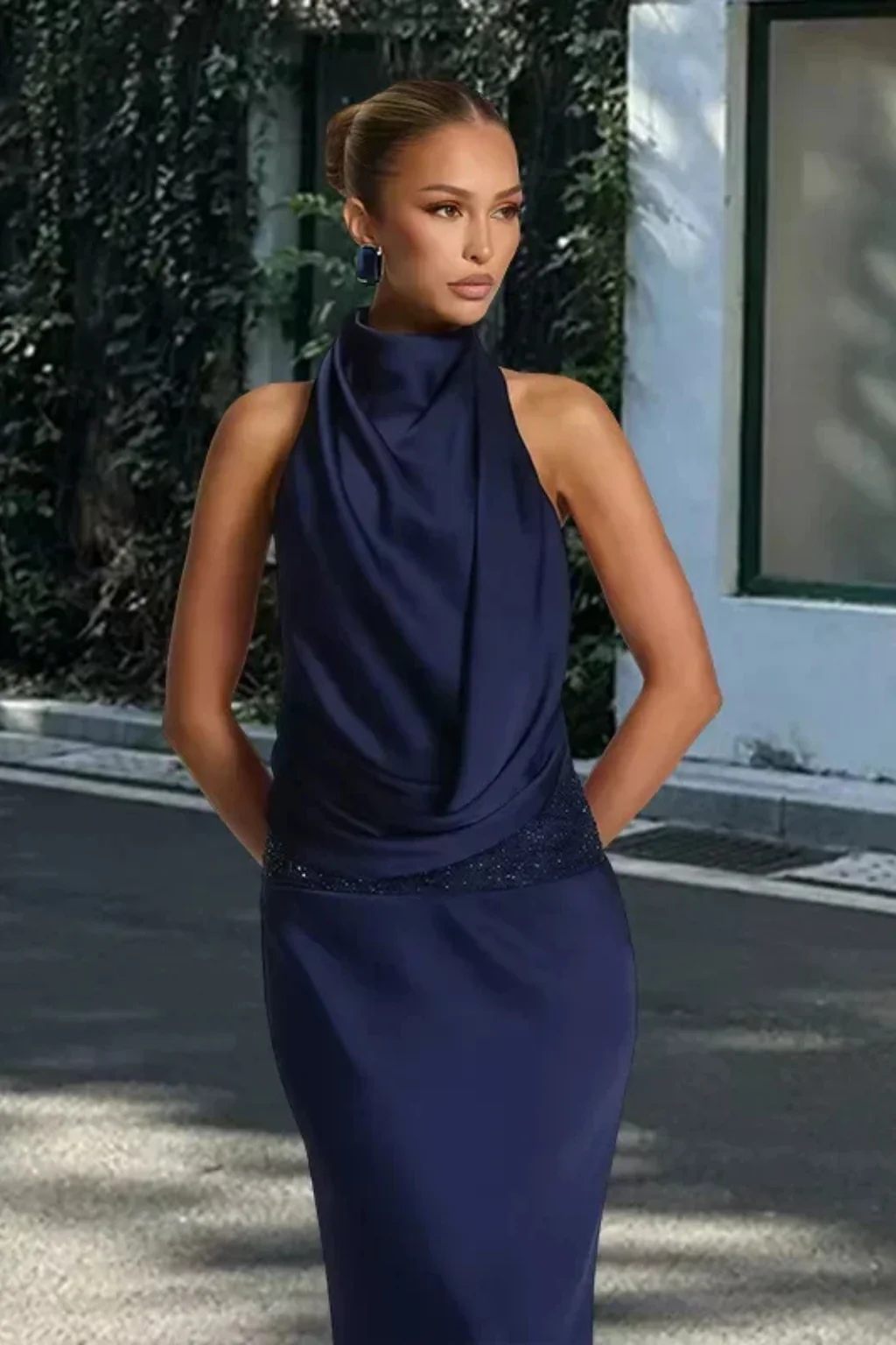 Halterneck Maxikleid aus Satin f��r Damen | Elegantes Abendkleid mit R��ckenausschnitt und Drapierung f��r Hochzeitsg?ste