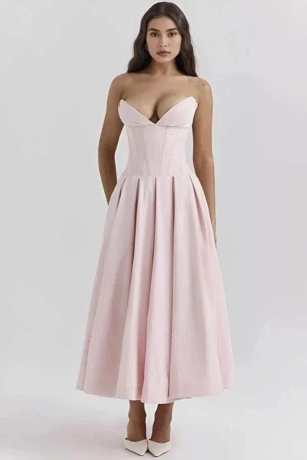 Elegantes Kleid mit skulpturalem Oberteil