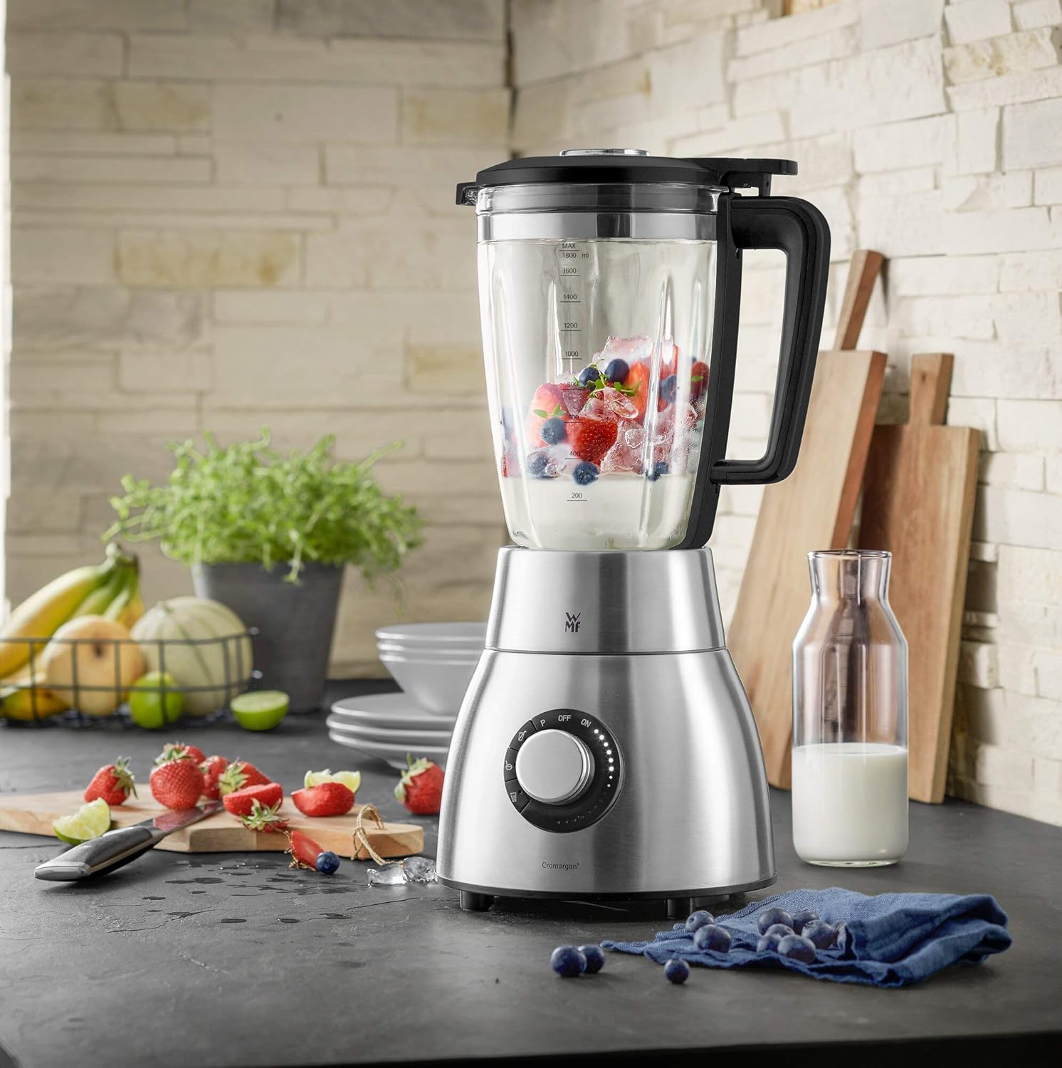 WMF Kult Pro Standmixer, 25.000 U/min, 1.400 Watt, Glasbehälter 1,8 l, Mixer Hochleistungsmixer, Smoothie-, Ice Crush- und Intervall-Funktion