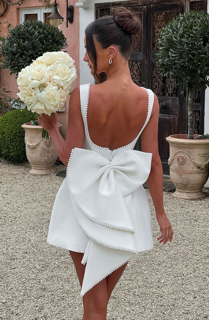?rmelloses Mini-Kleid mit Perlenbesatz f��r Hochzeitsg?ste