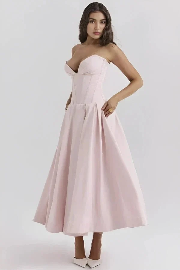 Elegantes Kleid mit skulpturalem Oberteil