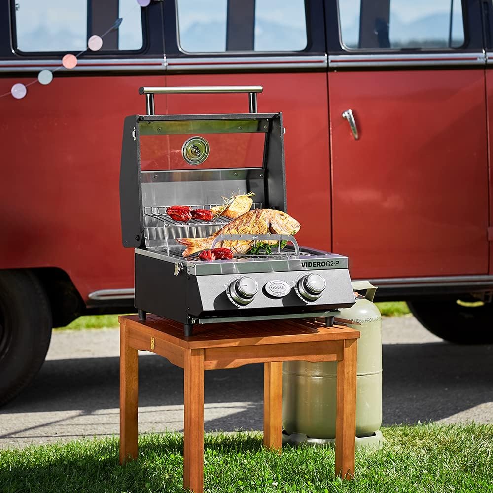 RÖSLE Gasgrill BBQ-Portable VIDERO G2-P, tragbarer Tischgrill mit 2 Edelstahlbrennern, Warmhalterost und Deckel mit Glaseinsatz sowie Deckelthermometer, pulverbeschichteter Stahl, 50 mbar, schwarz