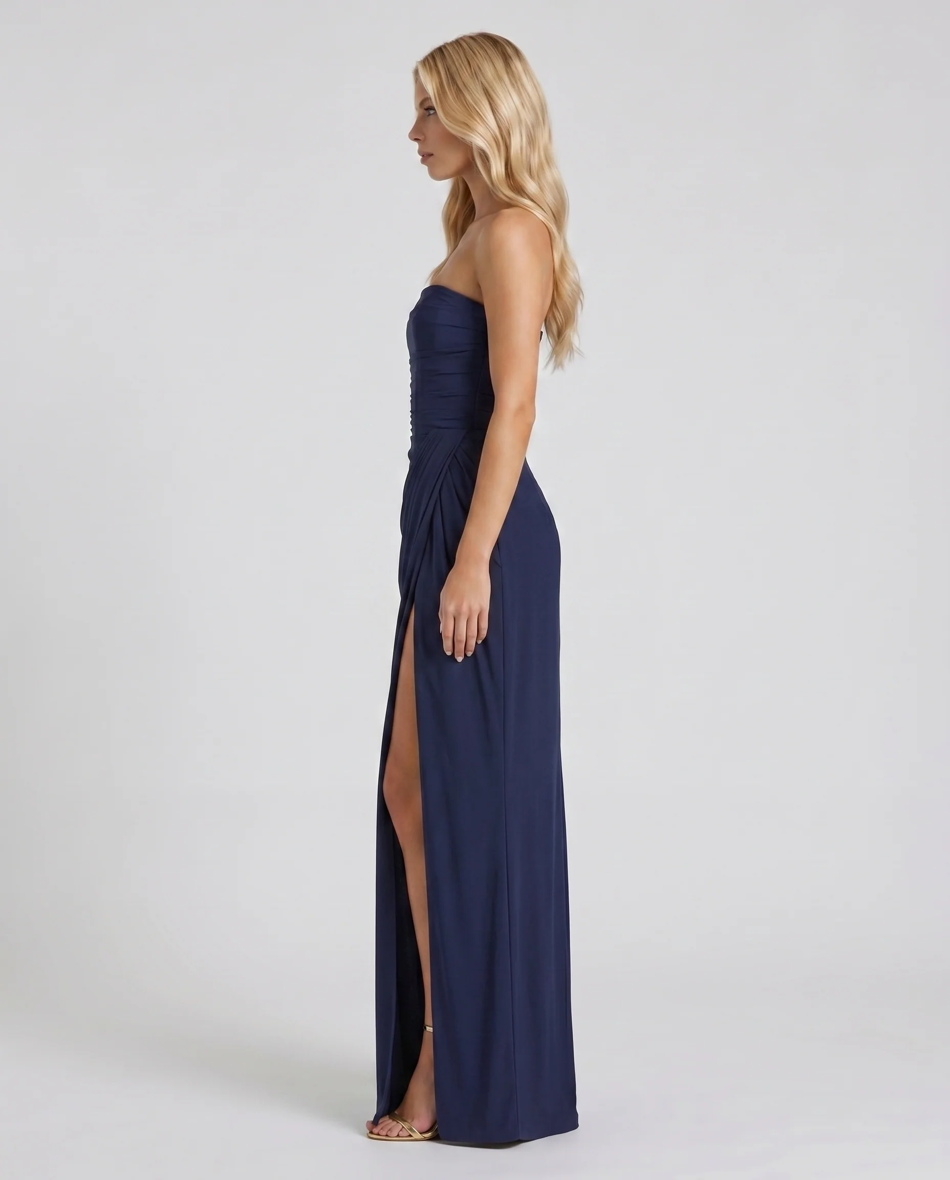 Tr?gerloses Maxikleid mit Raffung und hohem Beinschlitz | Elegantes Bandeau-Abendkleid mit asymmetrischem Faltenwurf f��r Damen
