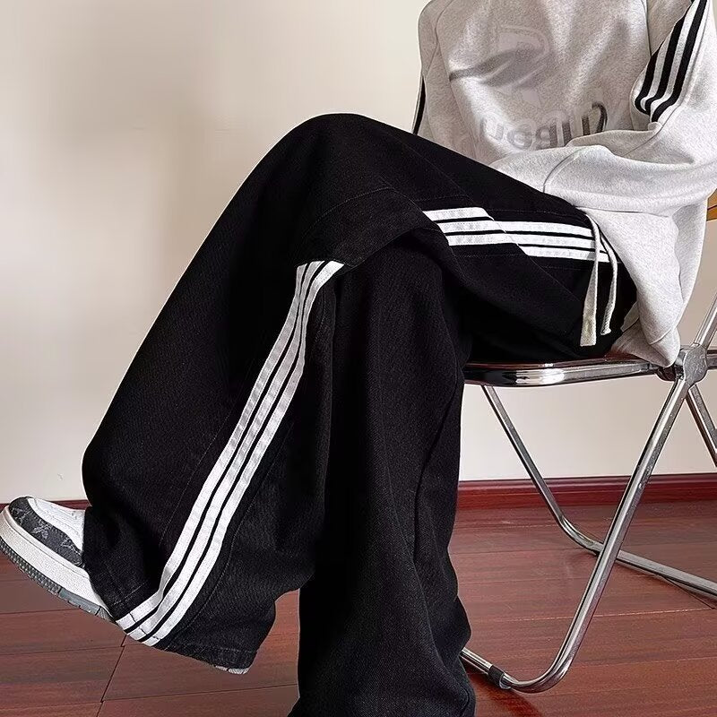 Lockere, l?ssige Herren-Hose mit weitem Bein