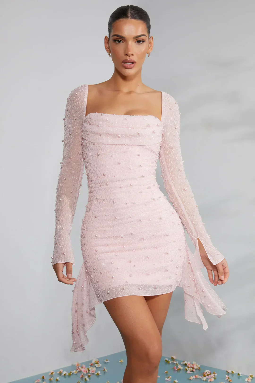 Minikleid mit langen ?rmeln und verziertem Kragen