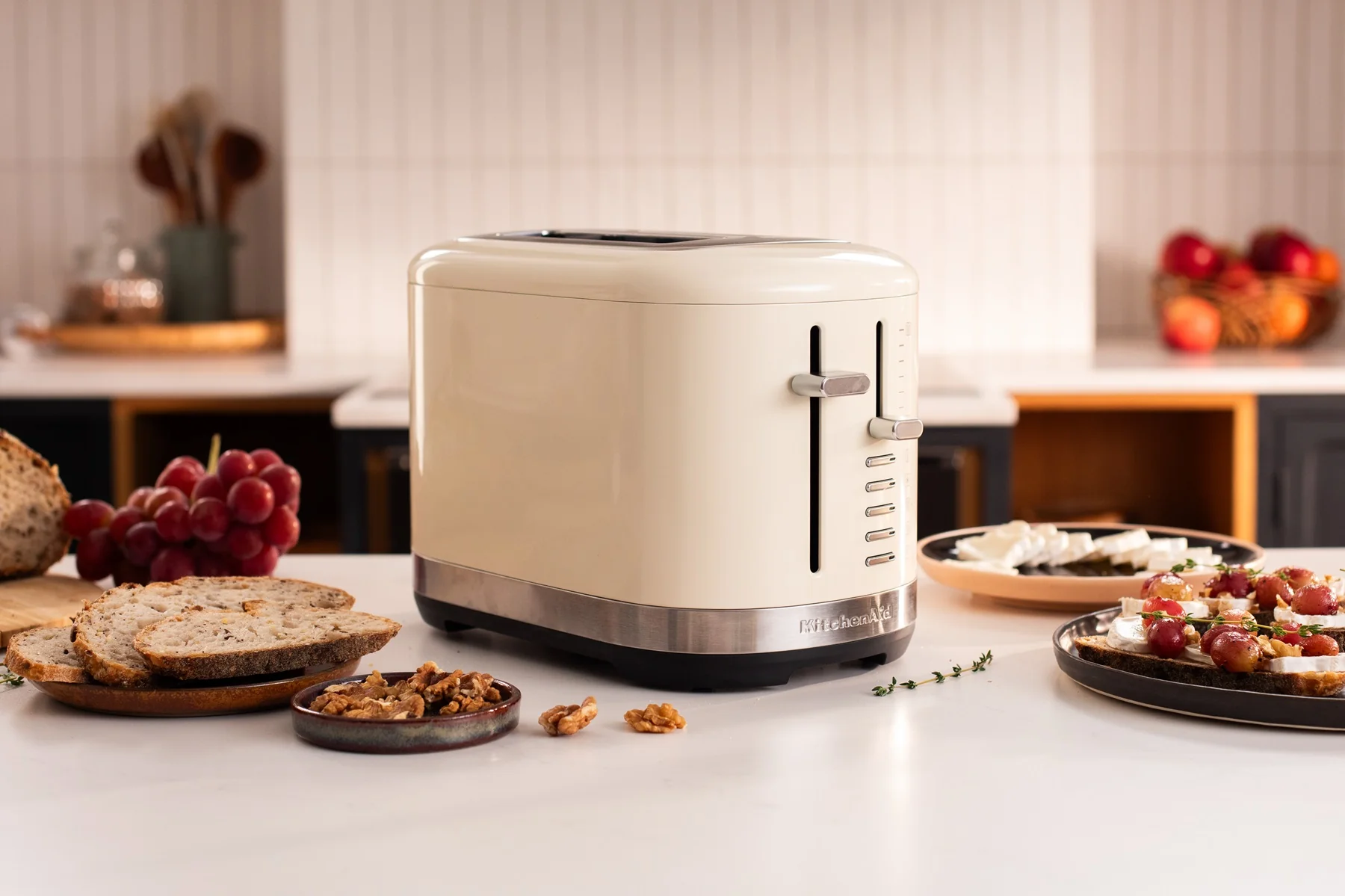 2025 KitchenAid Set 2 �C Broodrooster + Broodjeshouder 5KMT2109