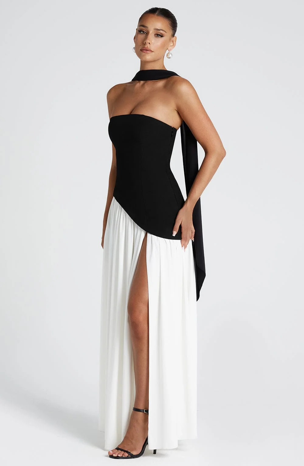 Tr?gerloses Maxikleid mit Beinschlitz f��r Hochzeitsg?ste