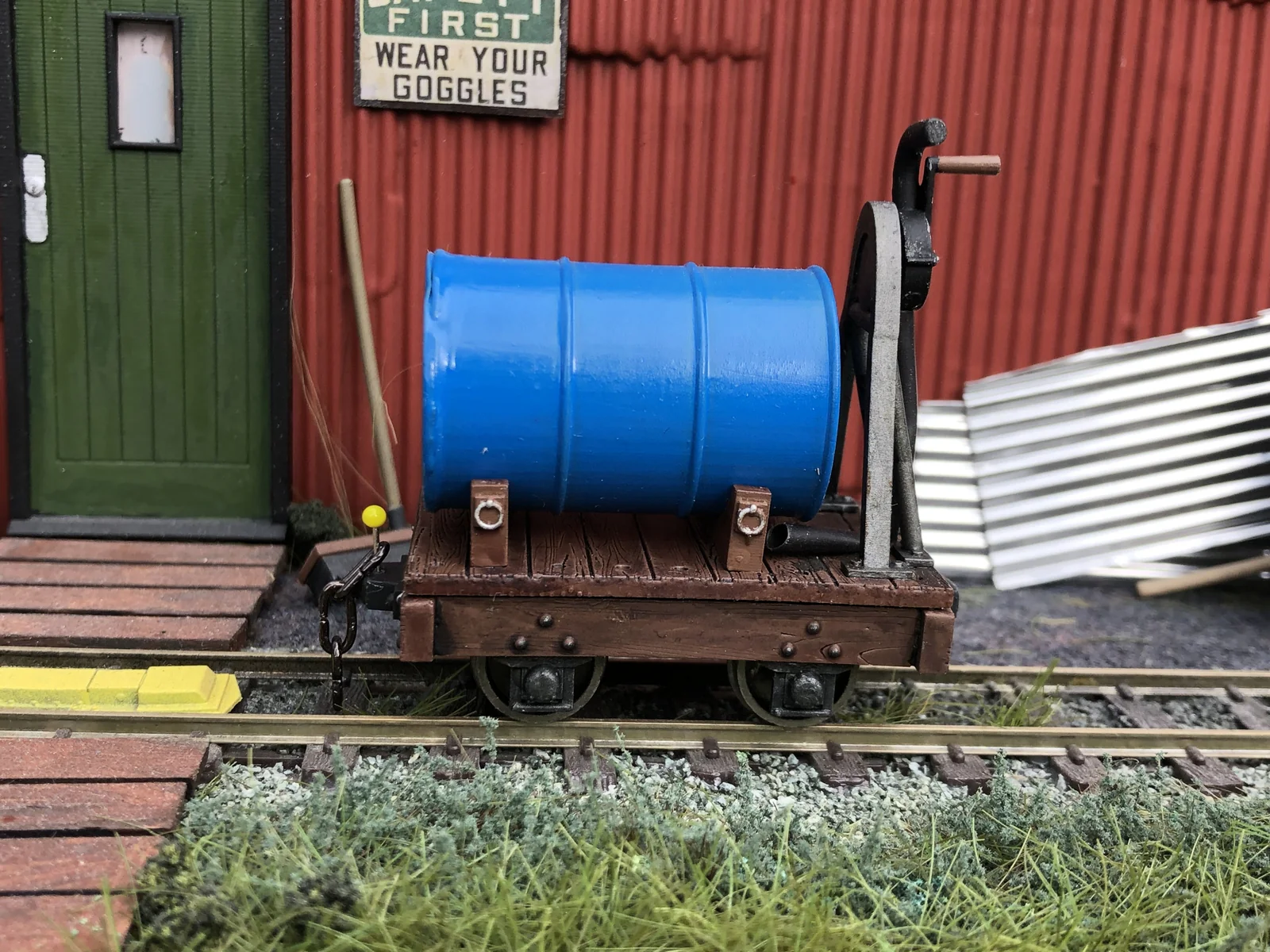 Gn15 Narrow Gauge Petrol Bowser wagon - with wheels