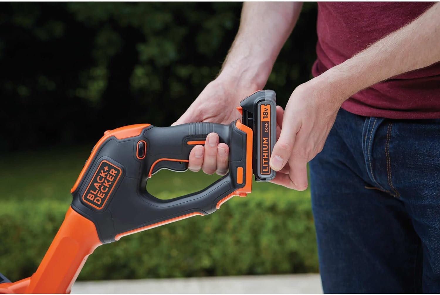 Black+Decker Rasentrimmer mit Akku Rasenkantenschneider Freischneider mit Fadenverlängerung auf Knopfdruck Fadenverlängerung (mit 1x18V 2.0 AH, 28 cm Schnittbreite, Einzelfaden 9 m/1,6 mm) STC1820PC