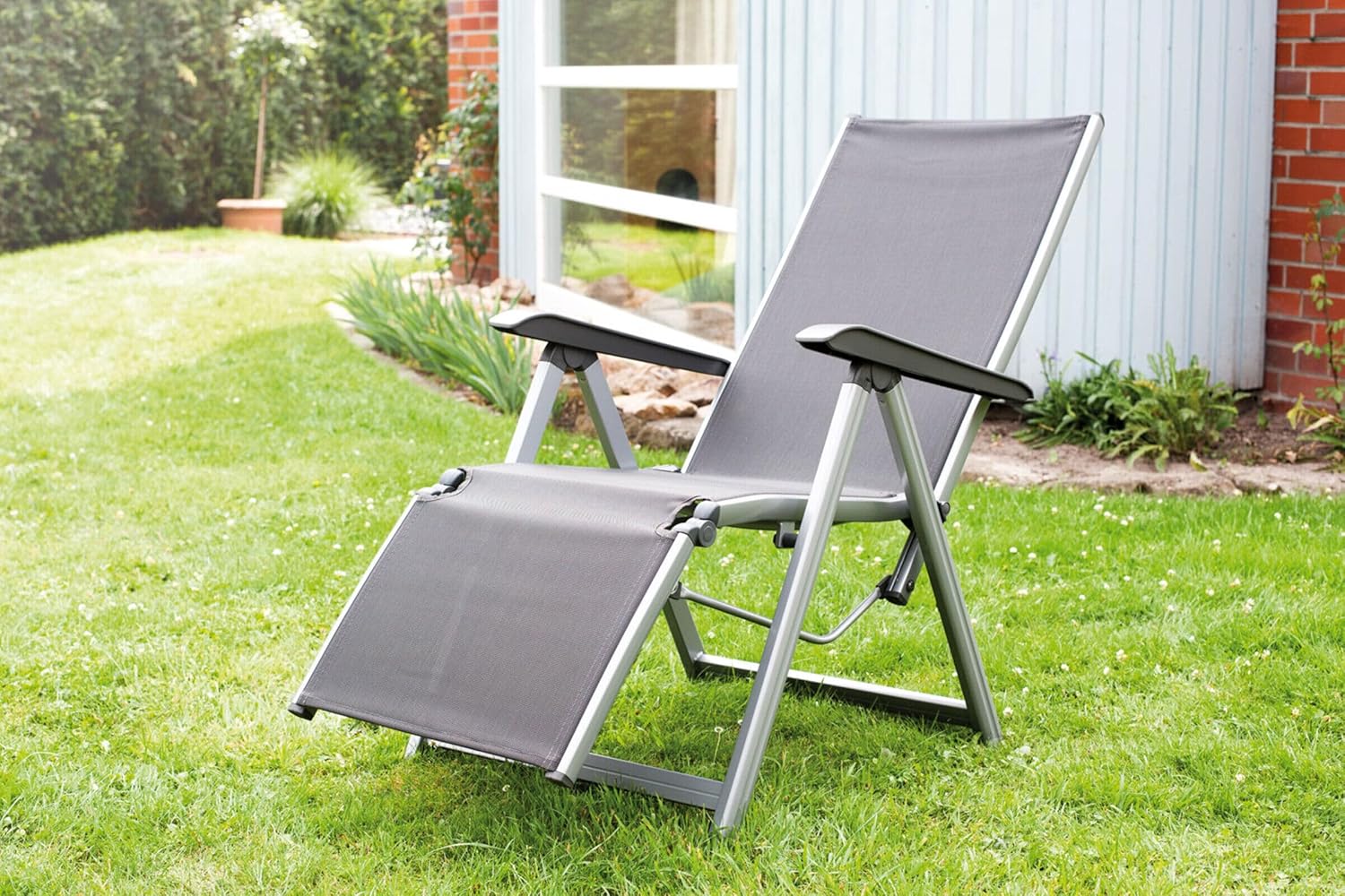 Kettler Basic Plus Advantage Relaxliege Aluminium - praktische Klappliege - Liegestuhl verstellbar & leicht zusammenklappbar - wetterfeste Gartenmöbel - silber/anthrazit