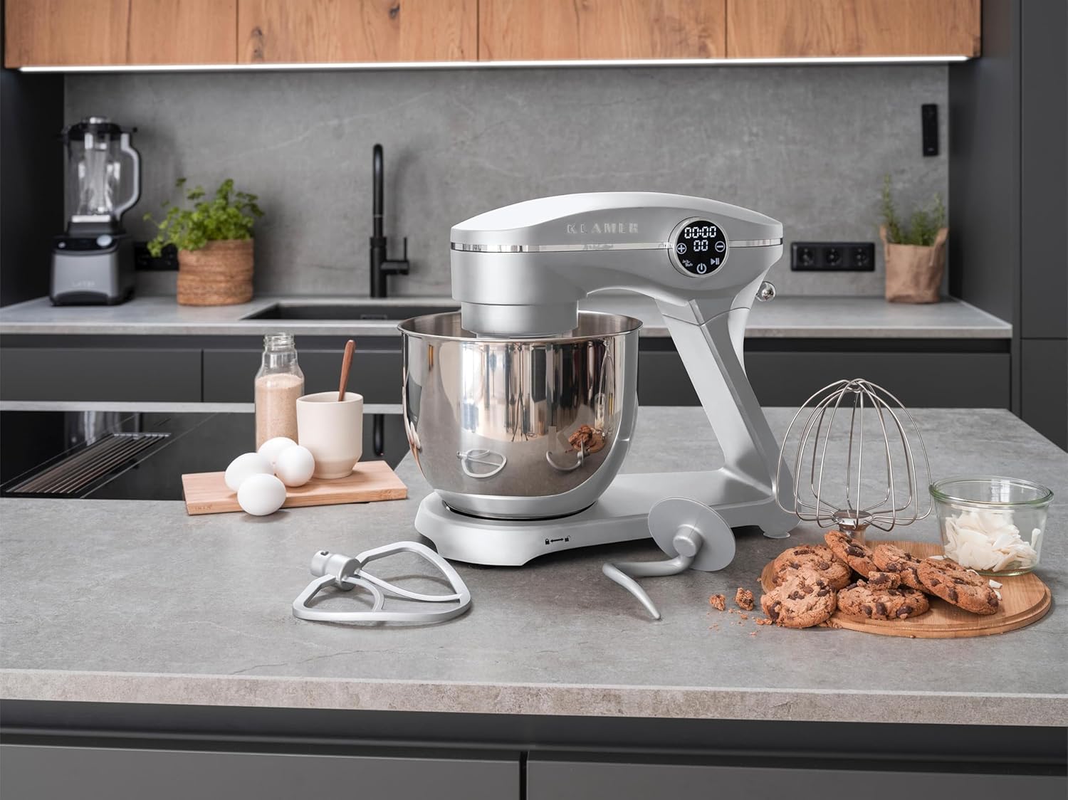 KLAMER Küchenmaschine 1800W, Knetmaschine mit 6 Liter Edelstahl Schüssel, 10 Geschwindigkeitsstufen mit Timer, Rührbesen, Knethaken, Schneebesen und Spritzschutz