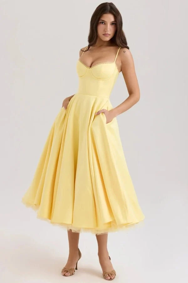 Elegantes Satin-Abendkleid mit T��ll