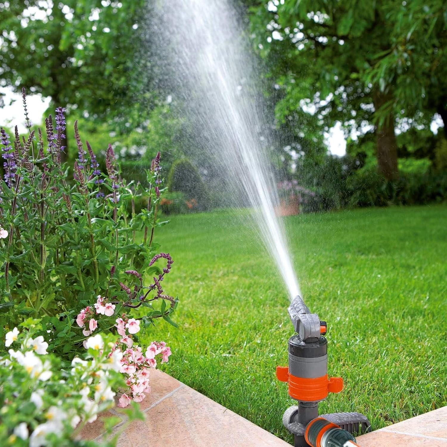 Gardena Comfort veelvlakssproeier AquaContour Automatic: vlakberegening voor de individuele besproeiing van bijna elke tuinomtrek, eenvoudig te programmeren, reikwijdte 2,5-10,5 m (8133-20)