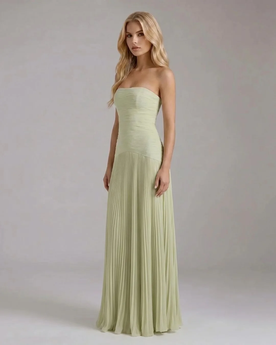 Tr?gerloses Maxikleid mit gerafftem Oberteil und plissiertem Chiffonrock �C Elegantes langes Kleid mit tiefer V-Taille
