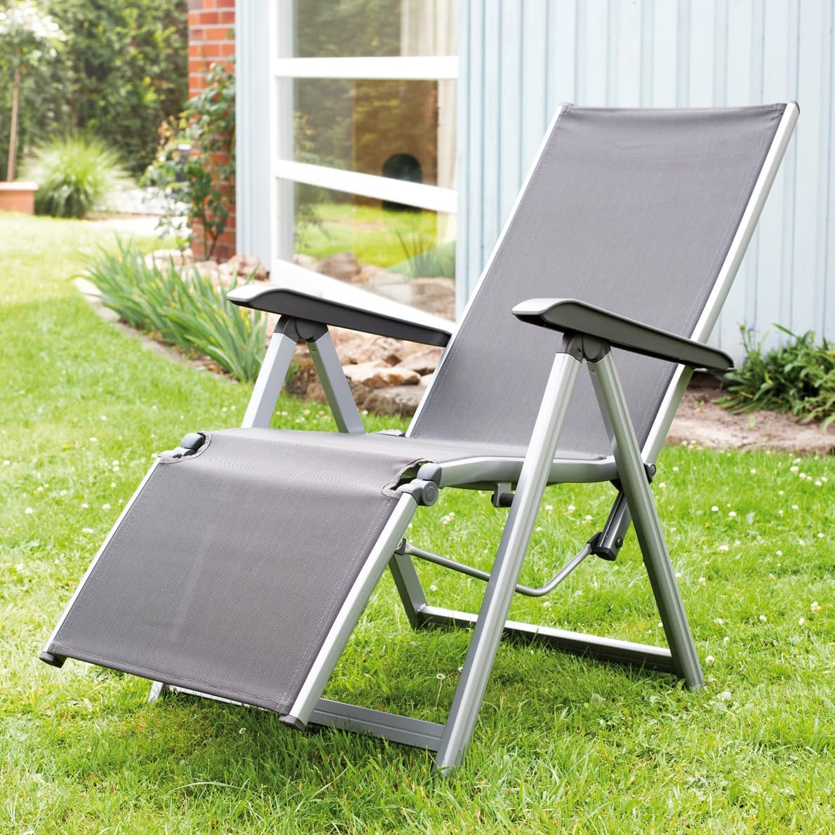 Kettler Relaxsessel Basic Plus – wetterfester Klappstuhl aus Aluminium und mit hautsympathischem Gewebe – verstellbarer Liegestuhl für Terrasse und Garten – anthrazit & anthrazit
