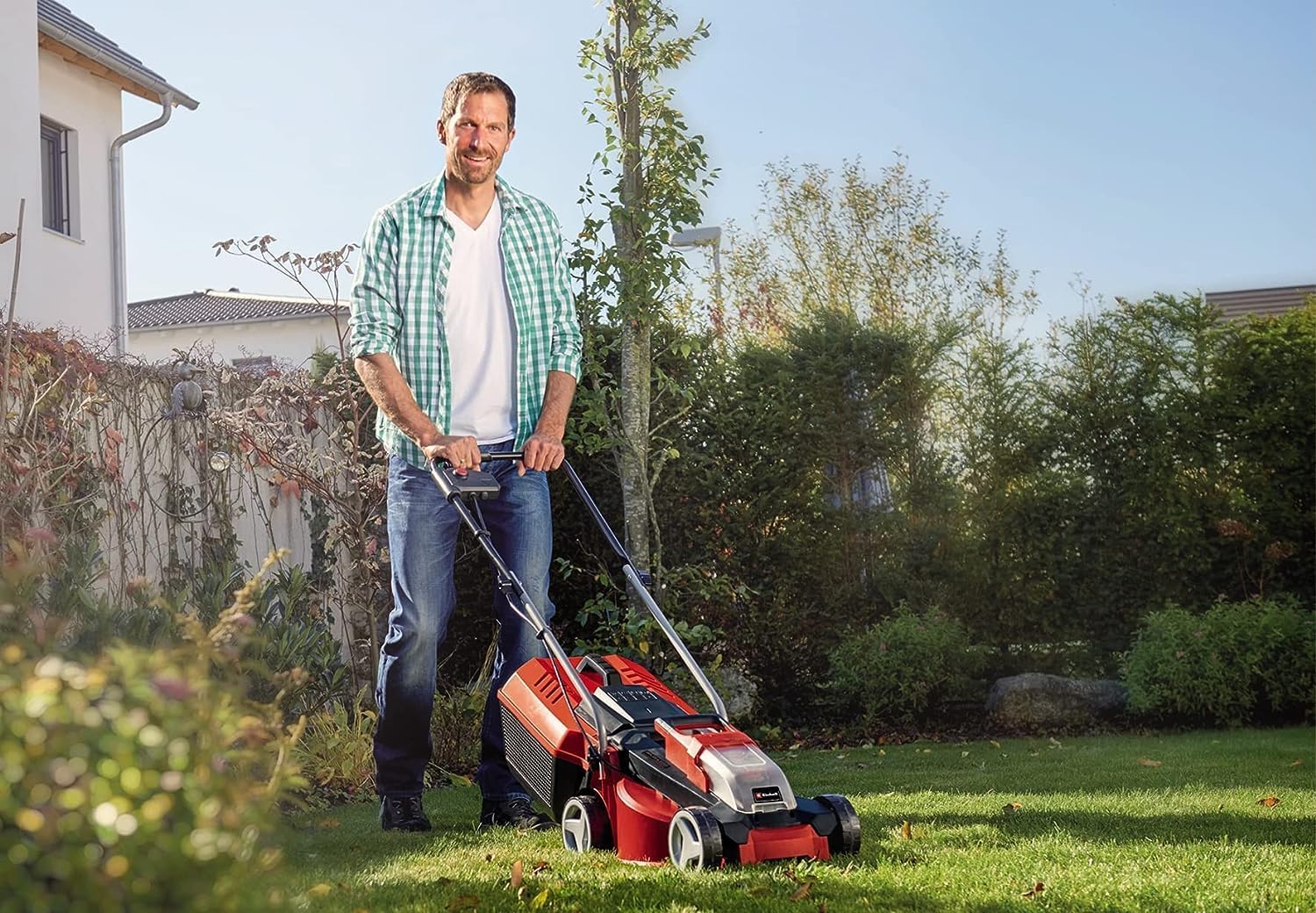 Einhell City Akku-Rasenmher GE-CM 18/30 Li Kit Power X-Change (18 V, 30 cm Schnittbreite, bis 150 m, Brushless, 25L Fangkorb, 30-70 mm Schnitthhe, inkl. 3,0 Ah Akku + Ladegert)