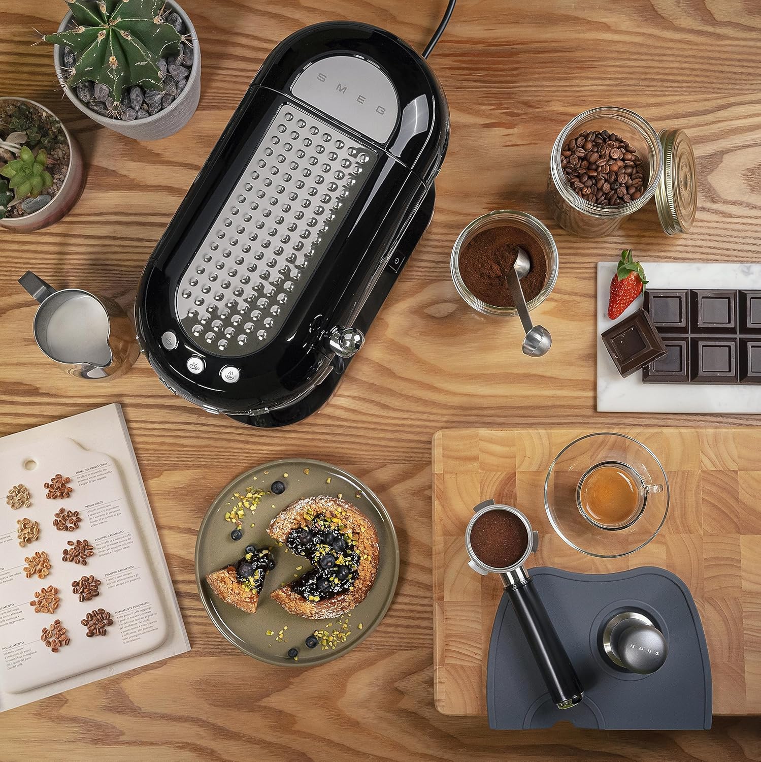 Smeg, ECF01PGEU Manual Espresso-Kaffeemaschine, Cappuccino -System, Thermoblock, groe Tassengehuse und Doppelkaffeefunktion, 1 l Wassertank, kompakte Abmessungen, 1350W, Pastellgrün