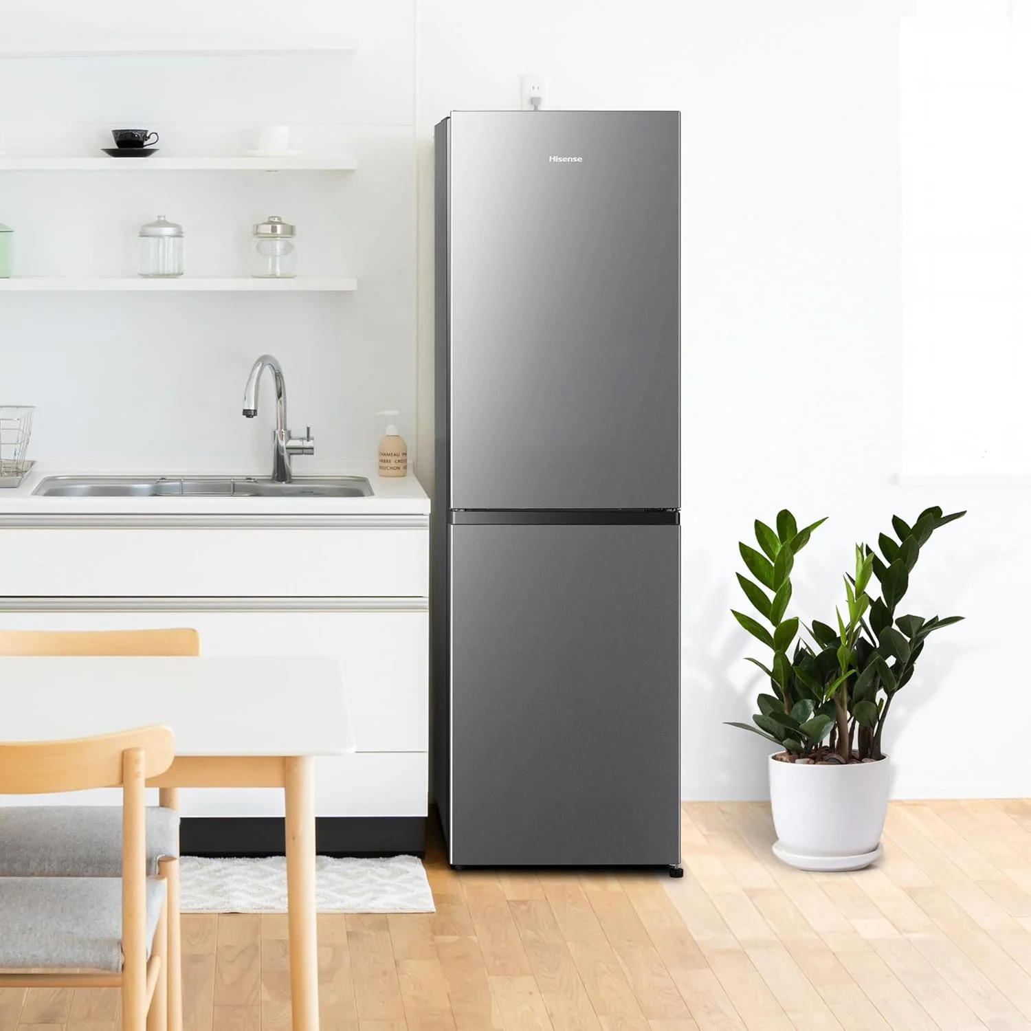 Hisense RB327N4ADD Koelvriescombinatie, EEK D, Total NoFrost, Verwisselbare Deurscharnieren, Flessenrek, 171 Liter Koelgedeelte, 85 Liter Vriesgedeelte, Roestvrijstalen look