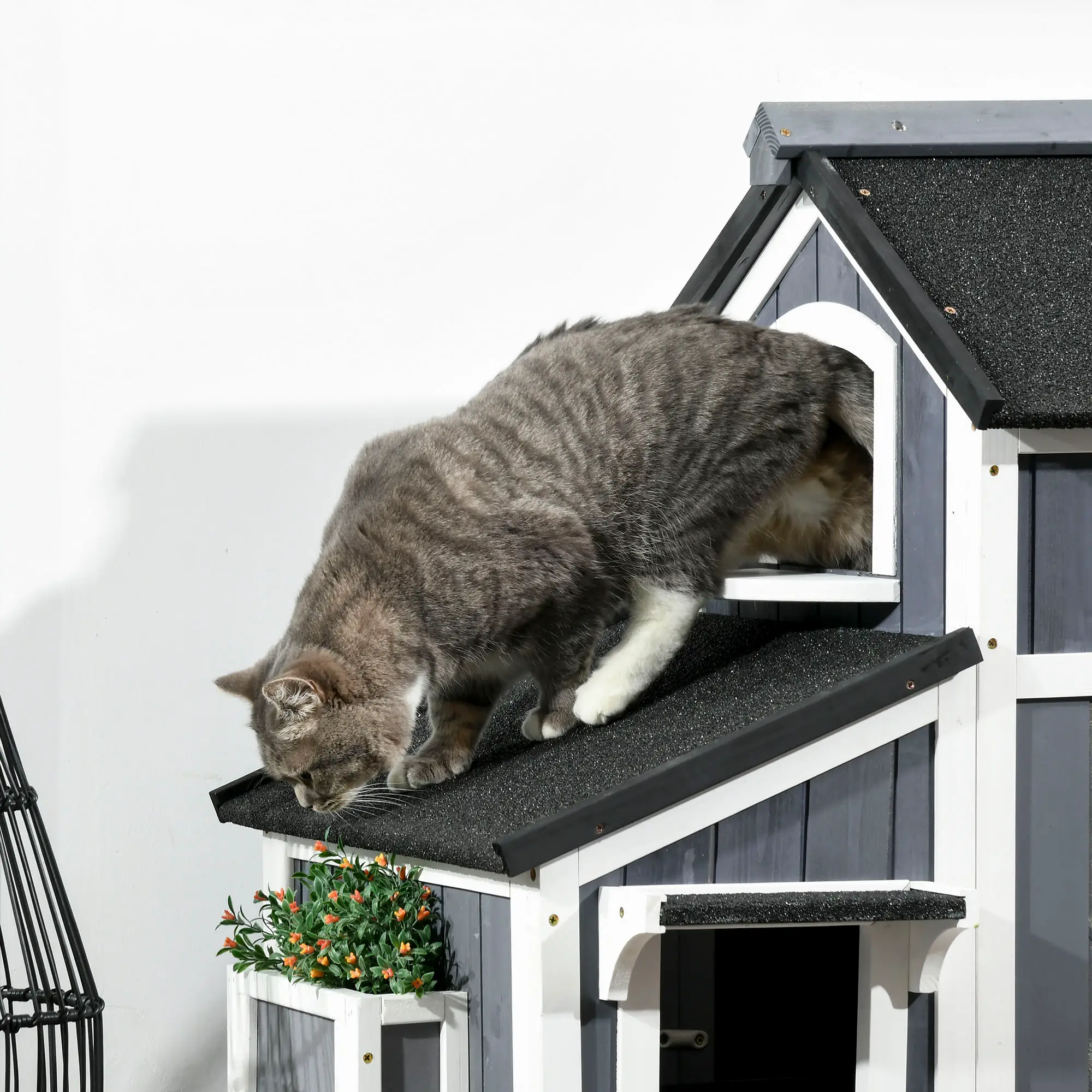 PawHut Kattenhuis voor buiten, 2 verdiepingen met asfaltdak en bloembak