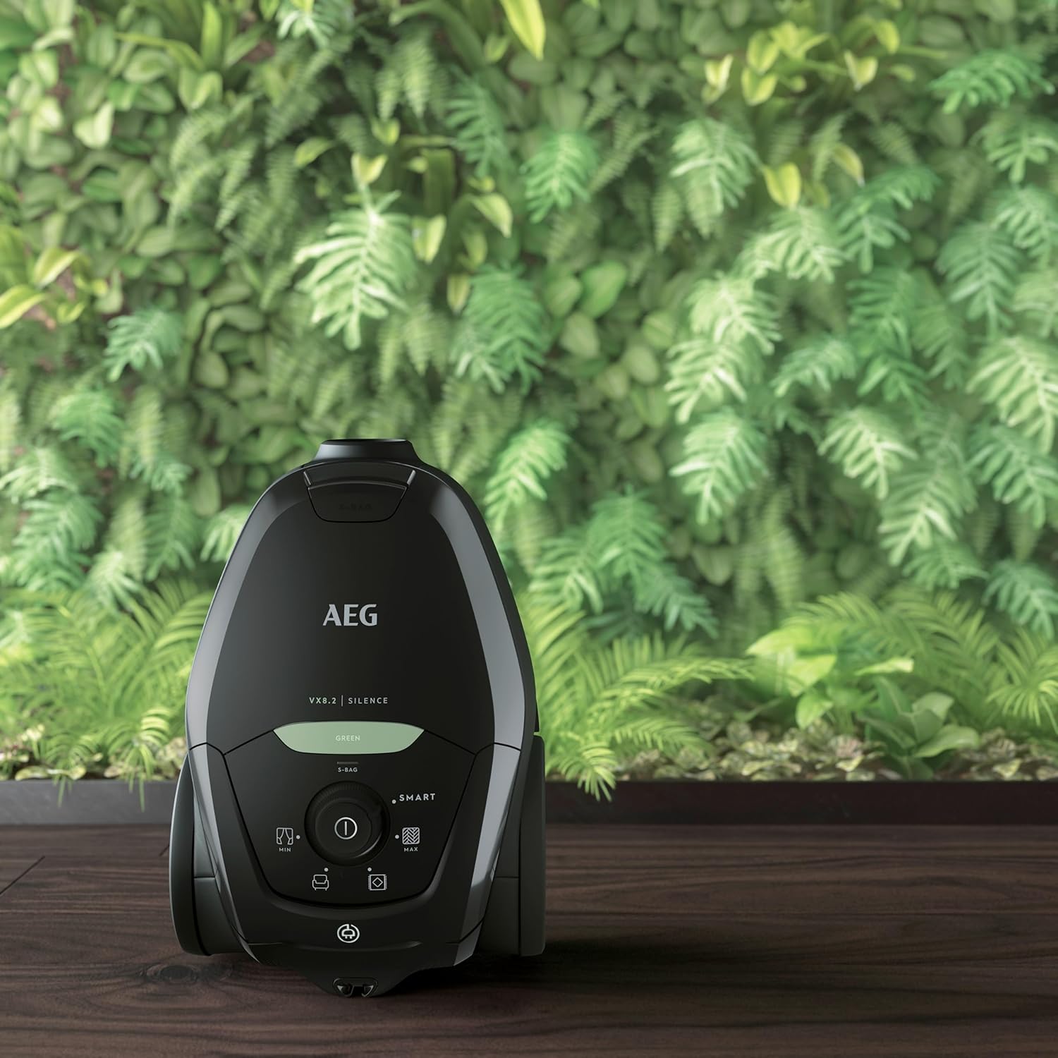 AEG VX82-1-KO Staubsauger / 75% Recyclingmaterial / autom. Saugkraftregulierung / extrem leise auch auf Teppich / Aufnahme von groen + kleinsten Partikeln / langes Kabel / 600W / schwarz