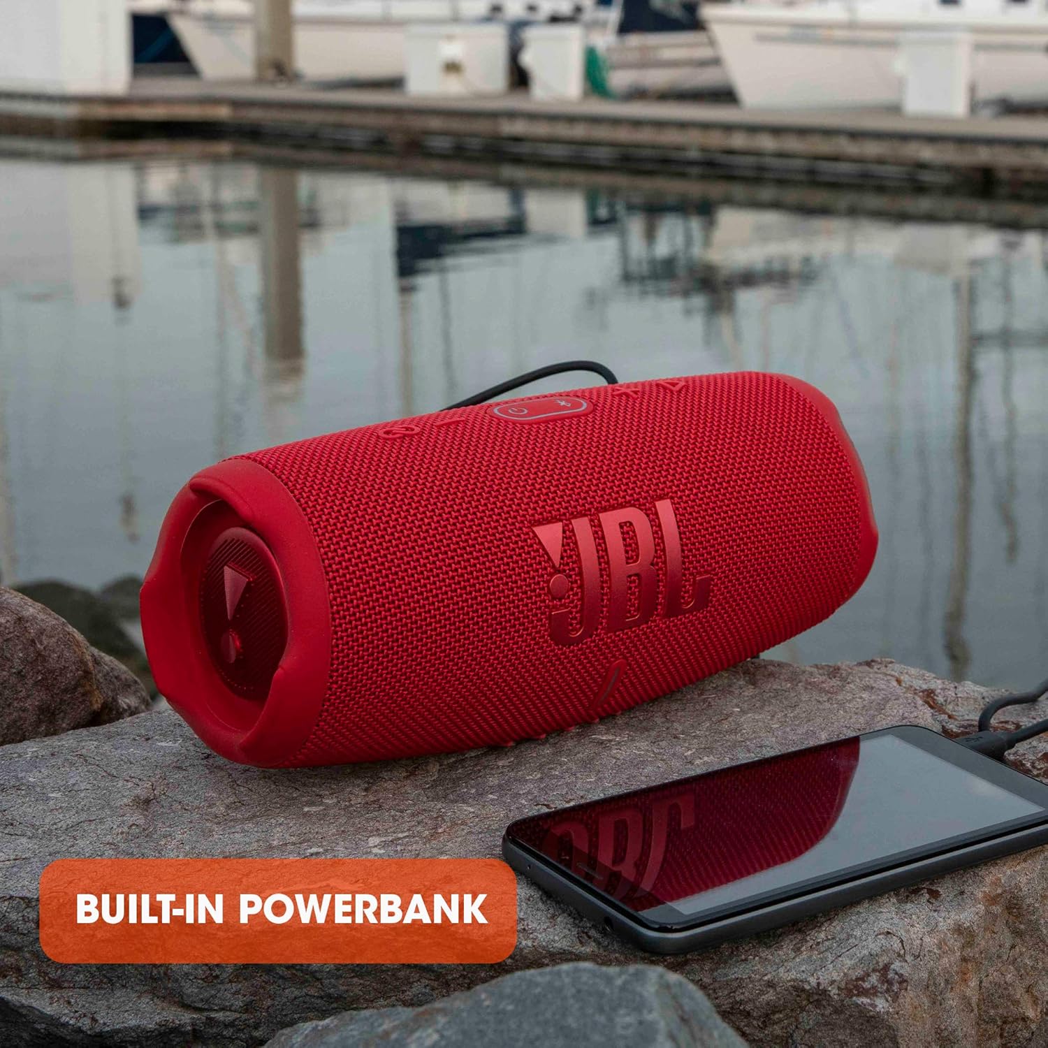 JBL Charge 5 Bluetooth-Lautsprecher in Schwarz �C Wasserfeste, portable Boombox mit integrierter Powerbank �C Eine Akku-Ladung f��r bis zu 20 Stunden kabellosen Musikgenuss
