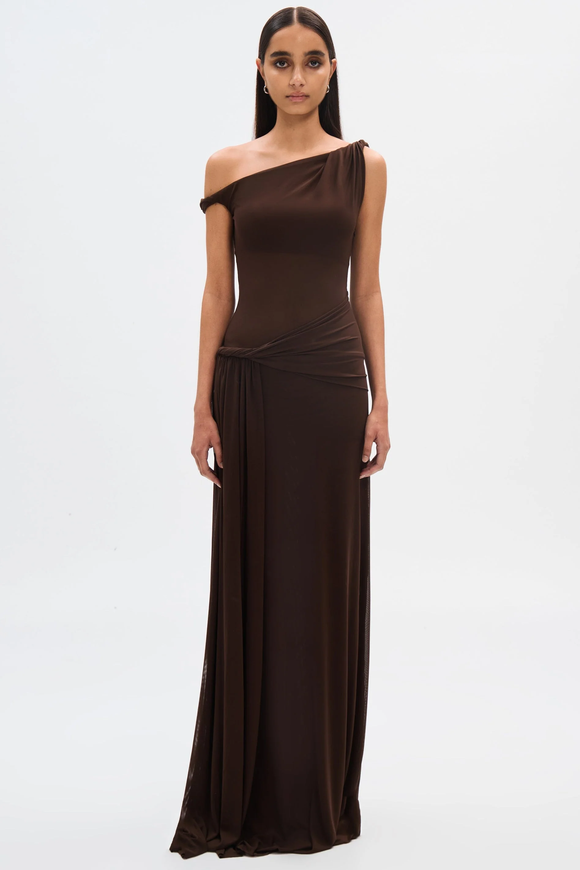 Maxikleid aus Netzstoff in Braun mit drapiertem Design