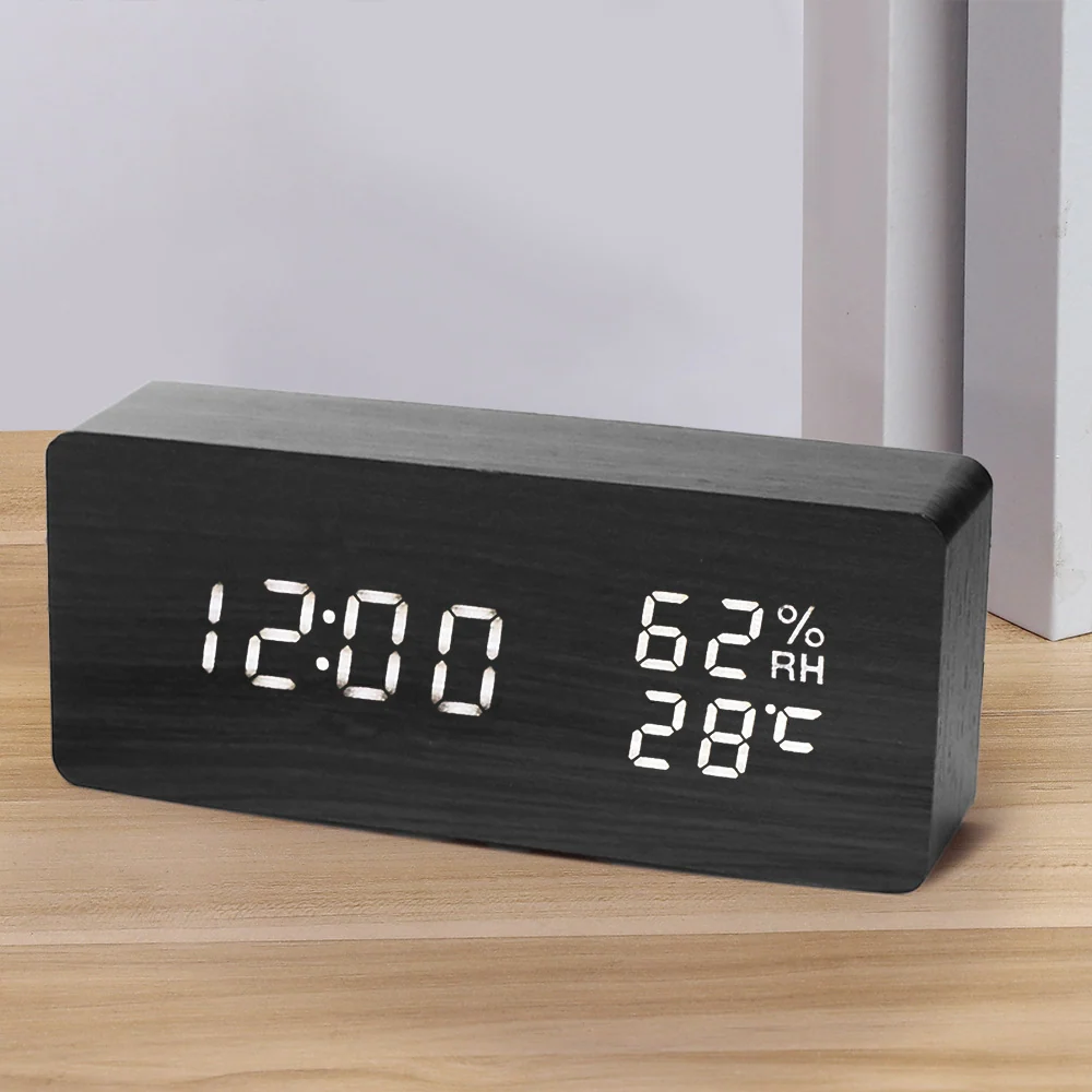 Moderner digitaler LED-Wecker aus Holz mit Temperaturanzeige
