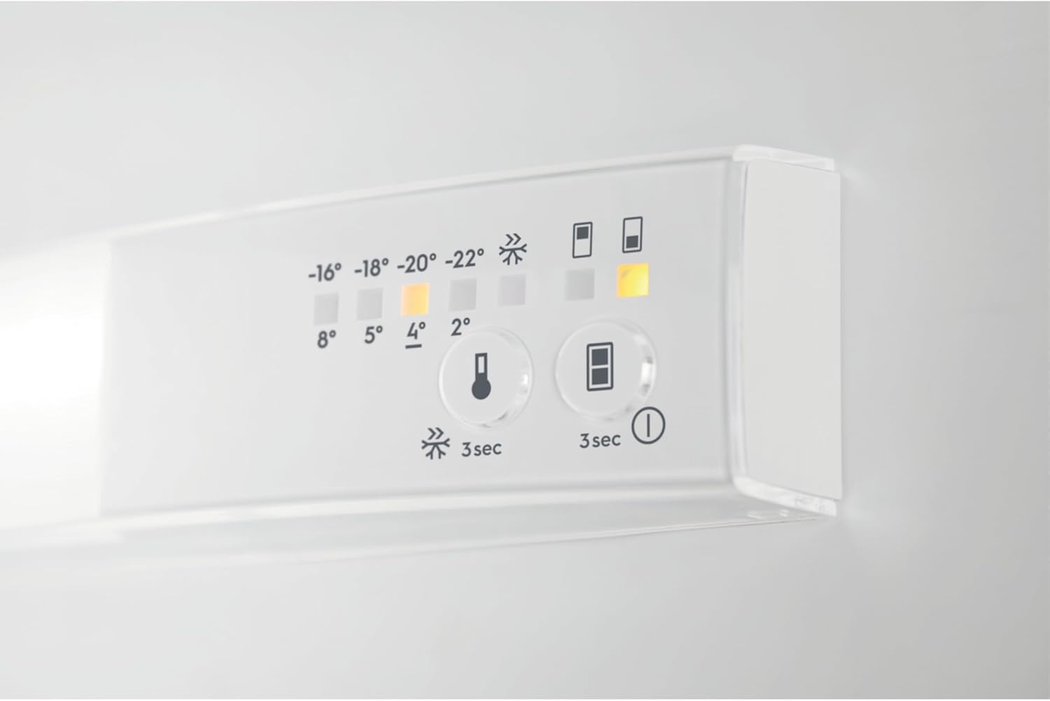 AEG Einbau-Kühl-Gefrierkombination 144.6x56 cm, Serie 5000 ColdSense – Sensoren schützen Frische, 160 L Kühlen & 57 Liter Gefrieren, LowFrost – weniger Eisbildung, LED, Schlepptür, D, TSC5S141DS