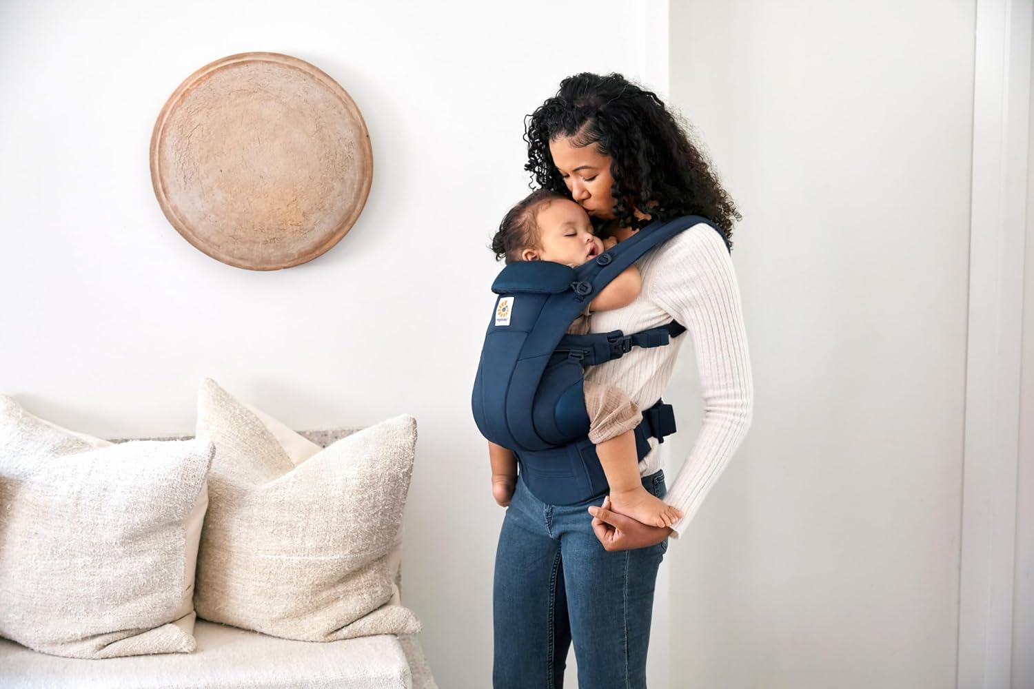 Ergobaby Omni Breeze Babytrage für Neugeborene ab Geburt bis 20kg, 4 Positionen SoftFlex Mesh Ergonomische Babybauchtrage Rückentrage Baby-Tragetasche, Natural Beige