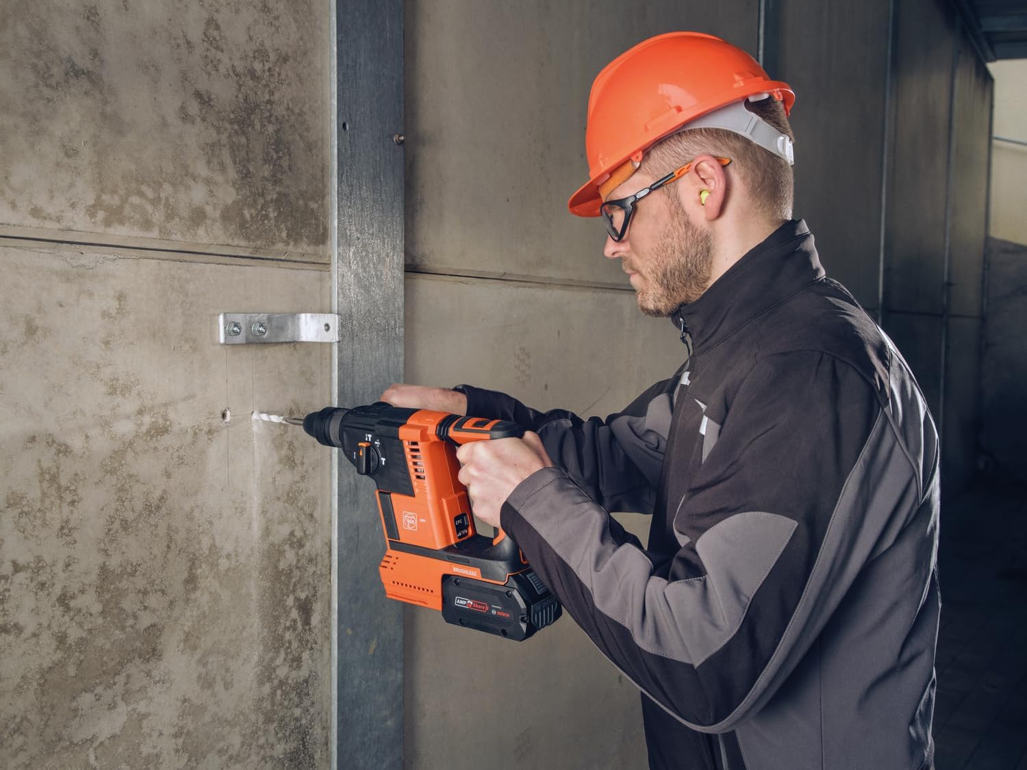 FEIN Akku-Bohrhammer ABH 18-26 AS Set 5Ah, Mit SDS plus und einer Schlagenergie von 2,6 Joule für das Bohren in Beton bis 26 mm, 2 Akkus 5 Ah und Ladegerät, Motor bürstenlos