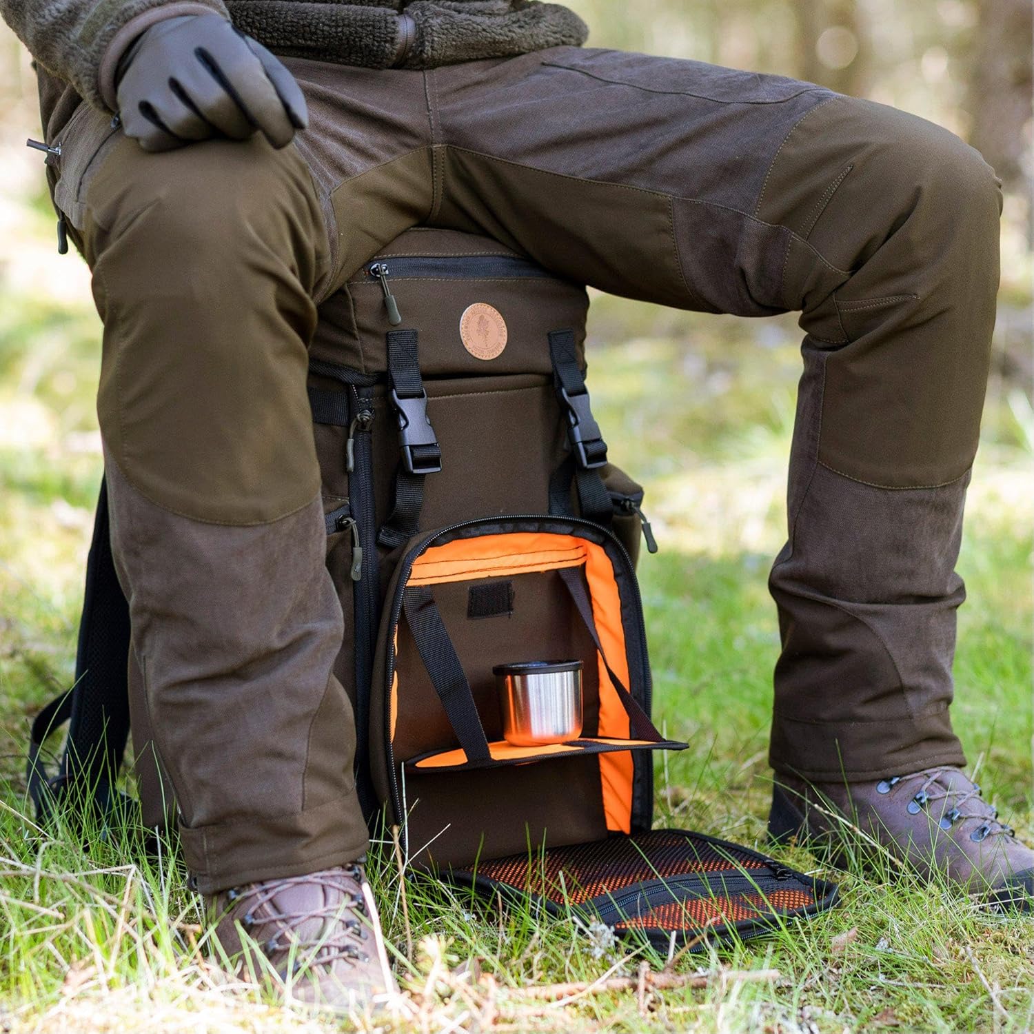 Pinewood unisex Wildmark Rucksack - Jagdrucksack mit praktischen Taschen - kann in einen Stuhl verwandelt werden, ideal für die Jagd, Wandern und Angeln - strapazierfähig