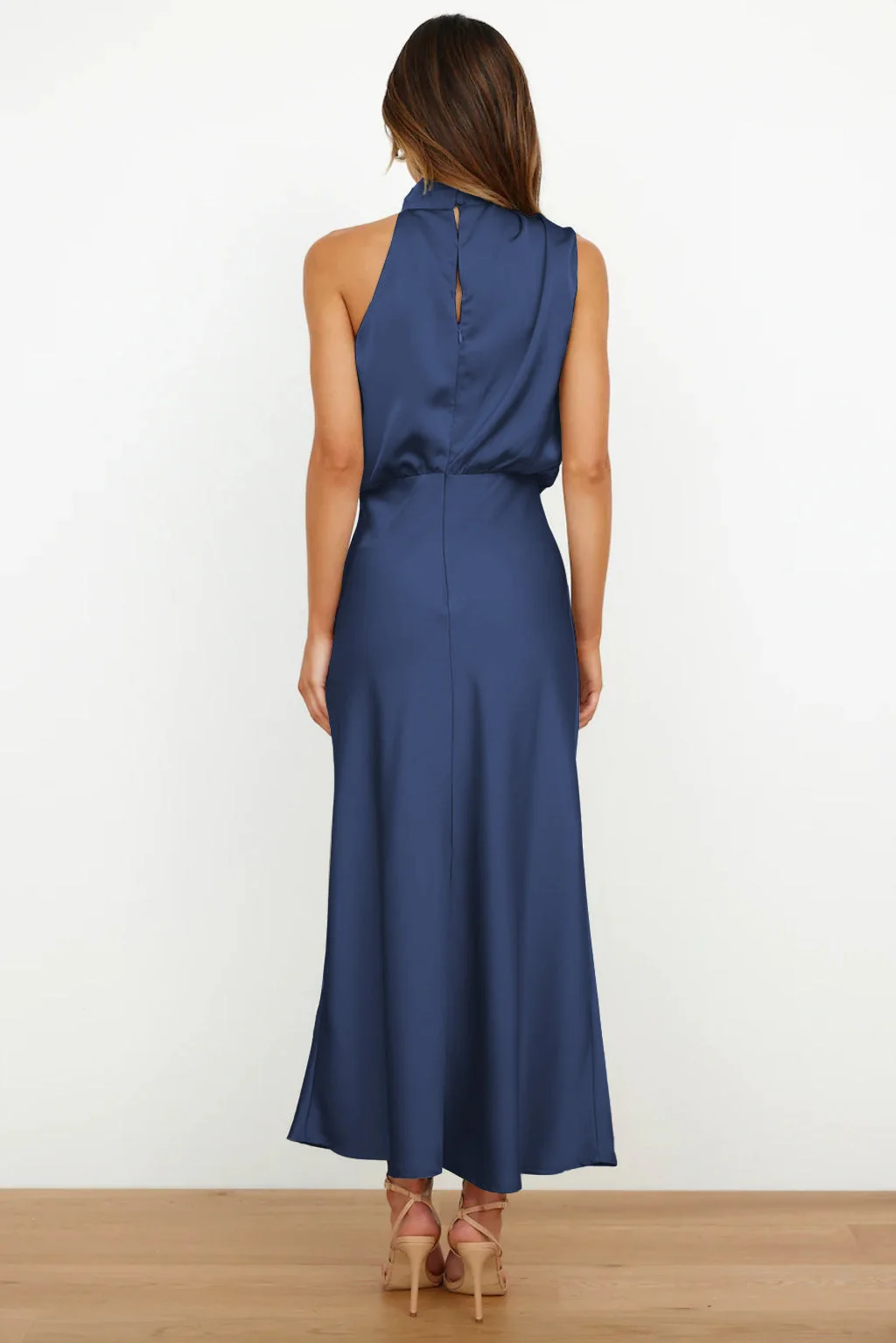 Damen Satin Maxikleid mit Halterneck-Ausschnitt | Flie?endes, bodenlanges Abendkleid f��r Hochzeiten und festliche Events