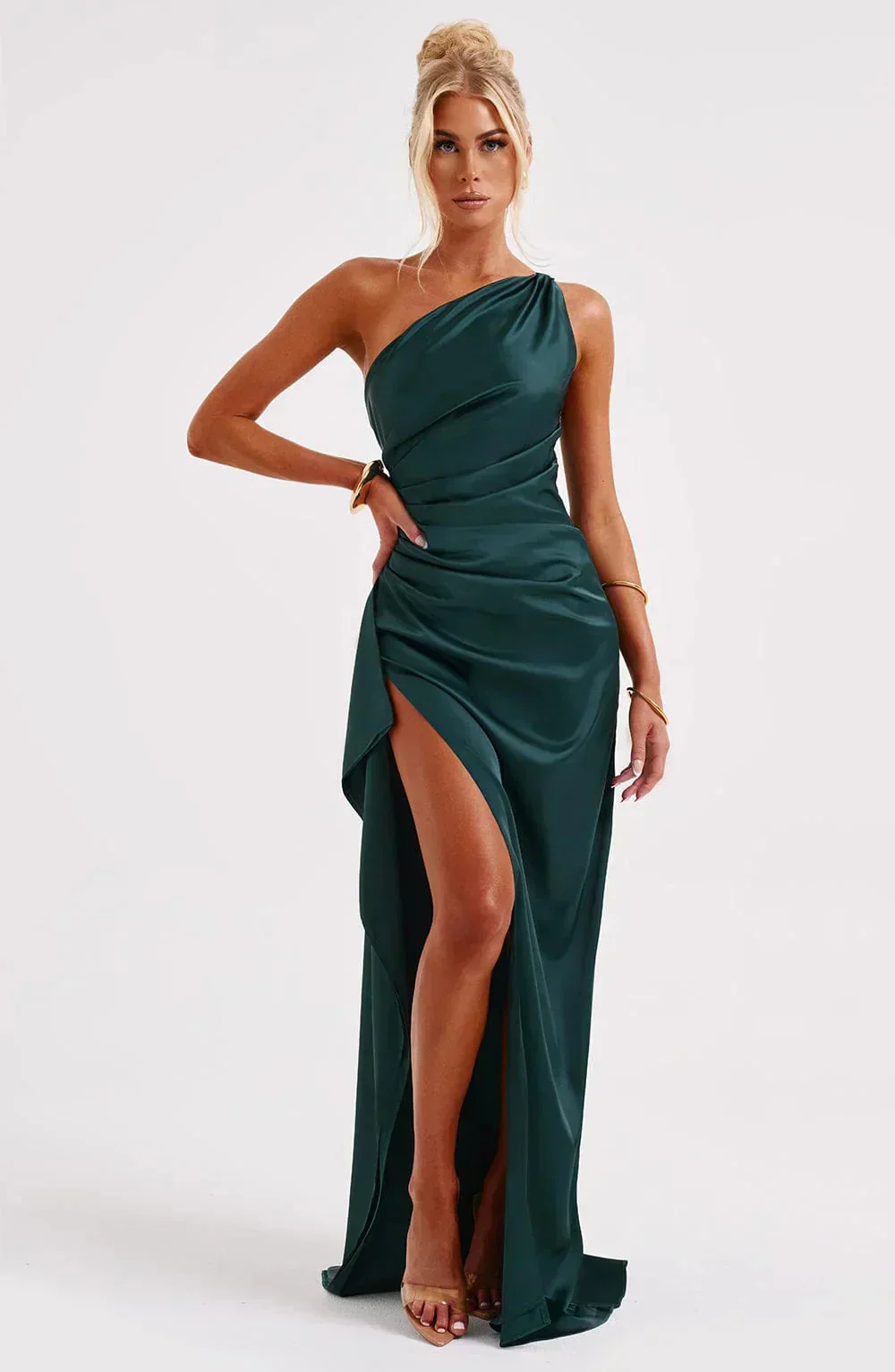 Raffiniertes Abendkleid mit hohem Schlitz