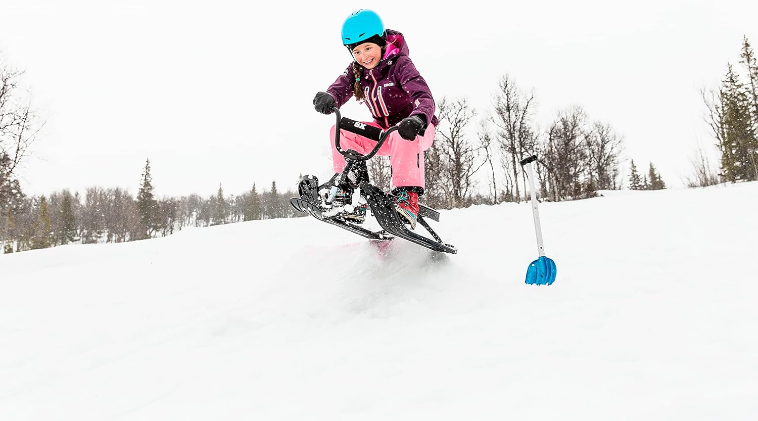 STIGA Snowracer Curve SX – Robuster Schlitten mit BMX-Lenker, Stahlrahmen, Bremse und Zugseilwinde – Lenkschlitten für Kinder ab 7 Jahren und Erwachsene, Max. 90 kg