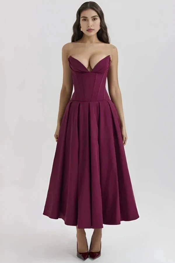 Elegantes Kleid mit skulpturalem Oberteil