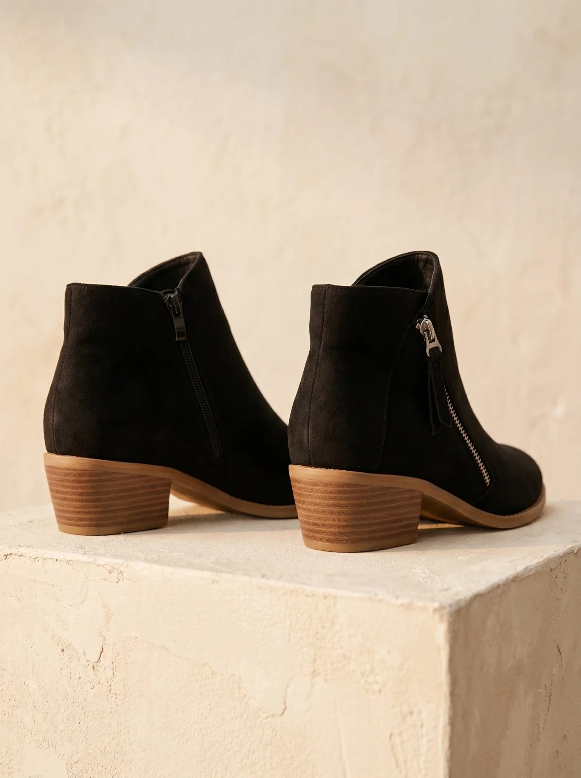 Damen Stiefeletten aus Wildleder mit bequemem Blockabsatz und praktischem Seitenrei?verschluss f��r herbstliche Outfits