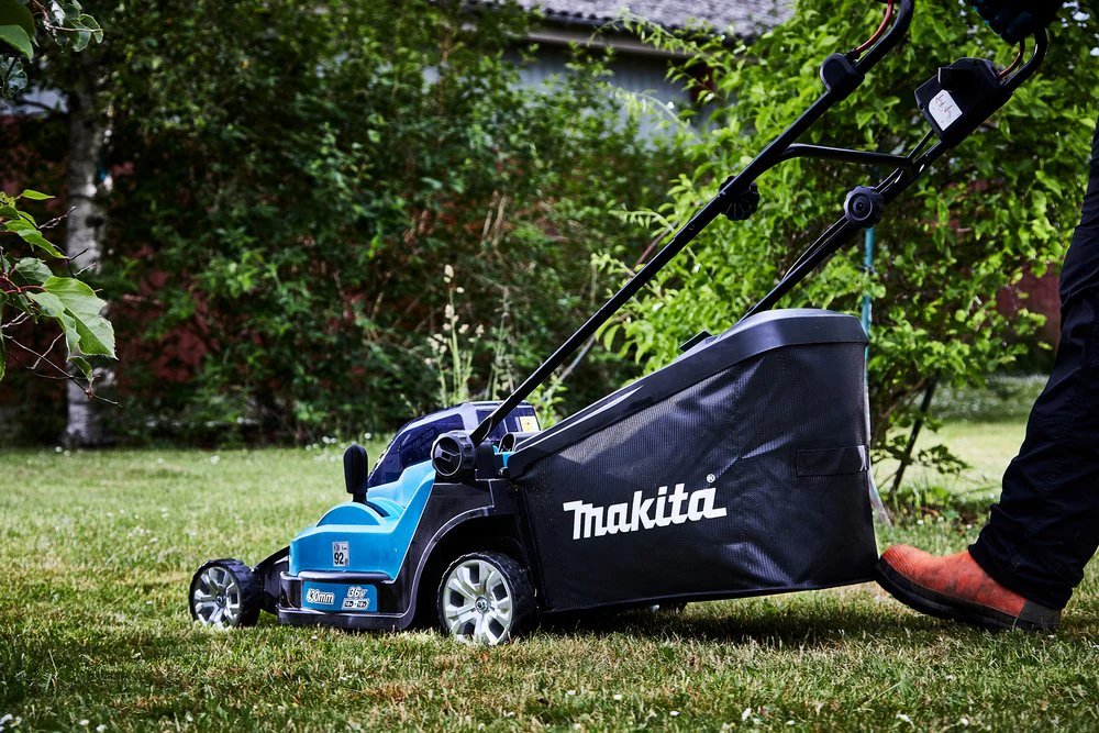 Makita Akku-Rasenmäher DLM330Z - ohne Akku und Ladegerät