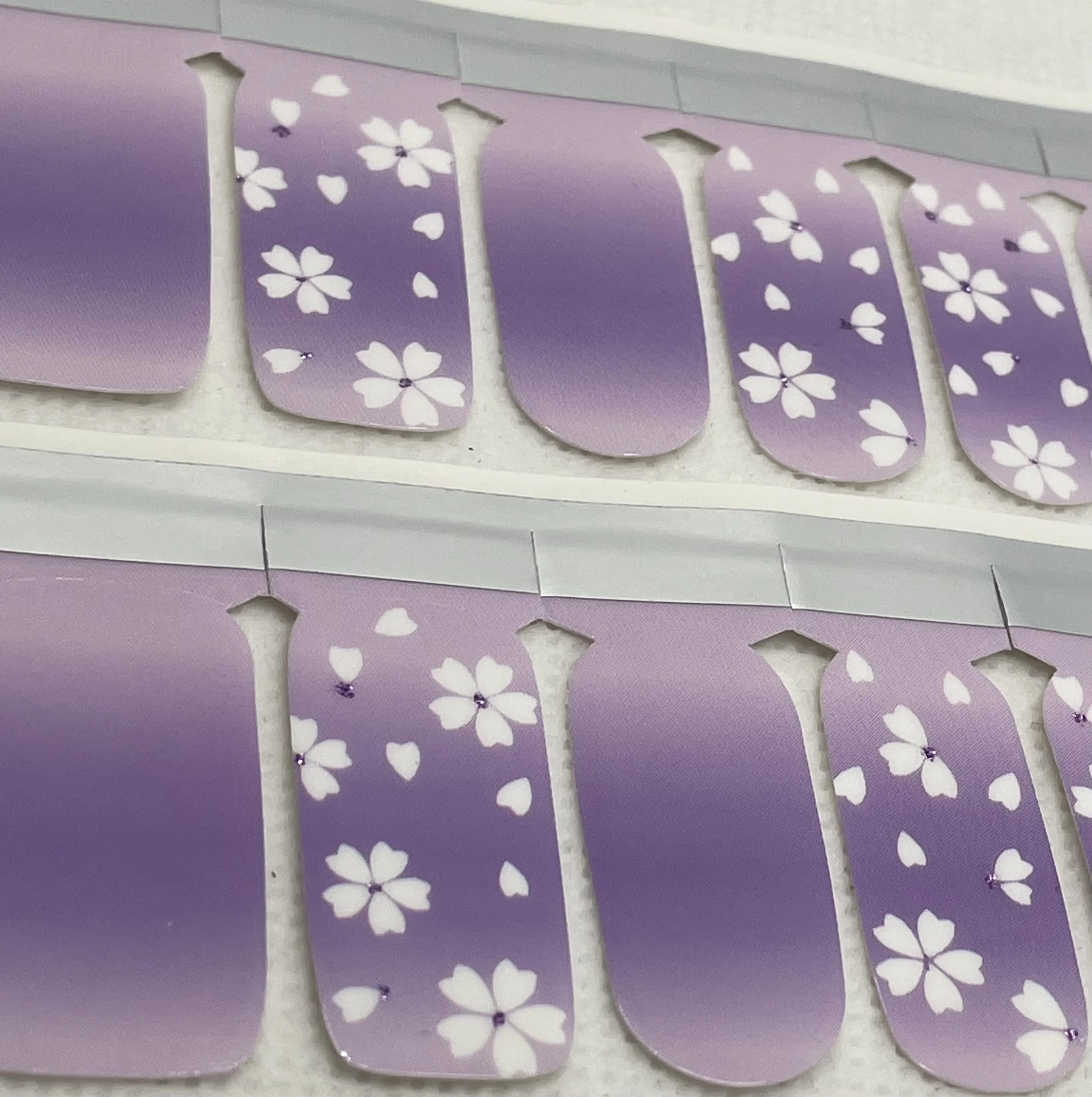 XL White Flowers On Purple