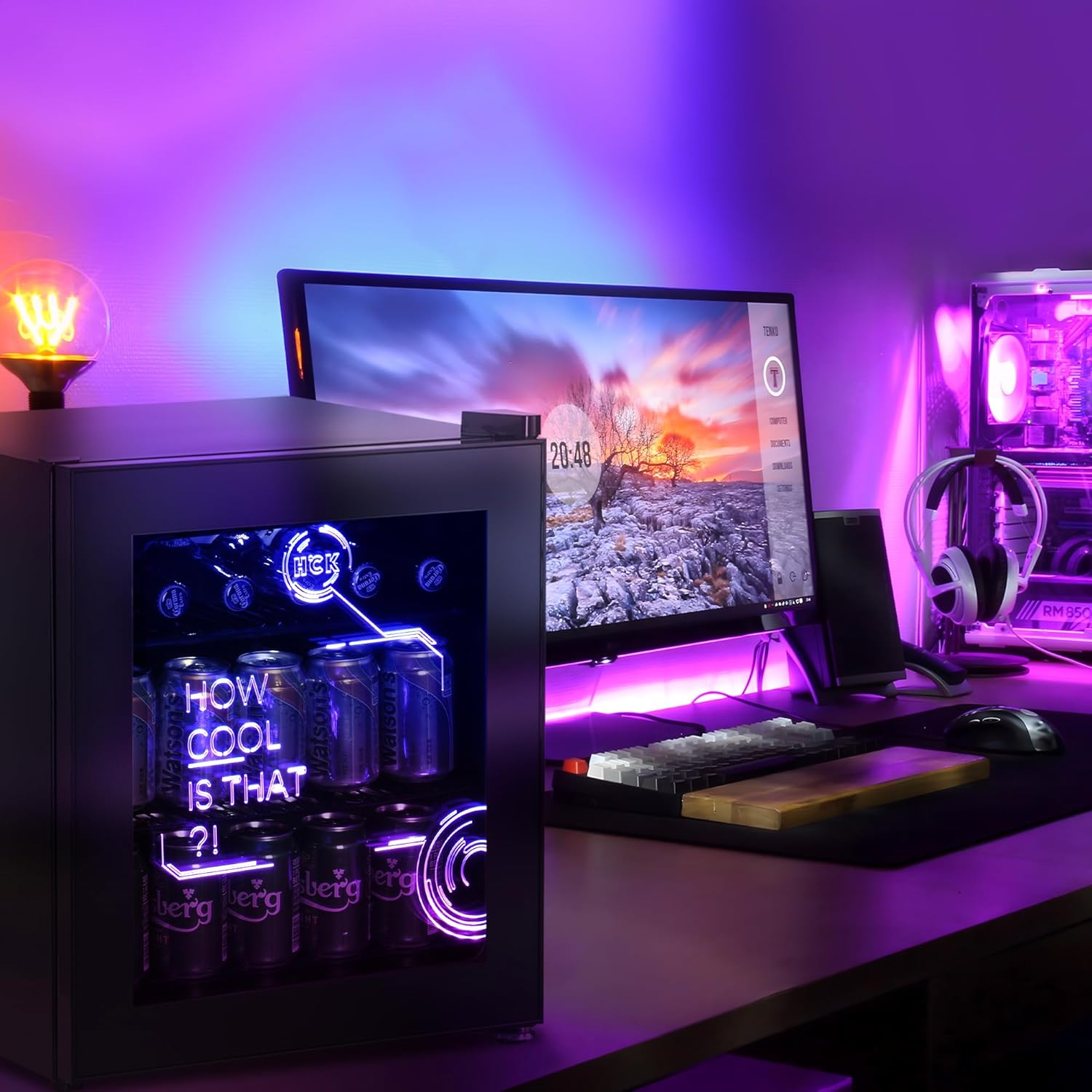 HCK 48L Mini Kühlschrank mit Glastür Leise 39dB, Cyberpunk Getränkekühlschrank mit Fernsteuerbaren RGB LED Lichtern, Flaschenkühlschrank, Mini Fridge 0-15°C für Gaming Deko, Minibar, Schwarz