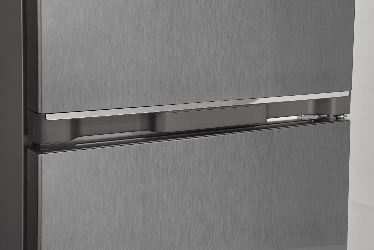 SHARP SJ-FBB05DTXLD-EU Kühl-Gefrier-Kombination freistehend 180 cm, EEK D, NanoFrost, 288 L Gesamtvolumen, Feuchtigkeits-Gemüsefach, Edelstahl Optik