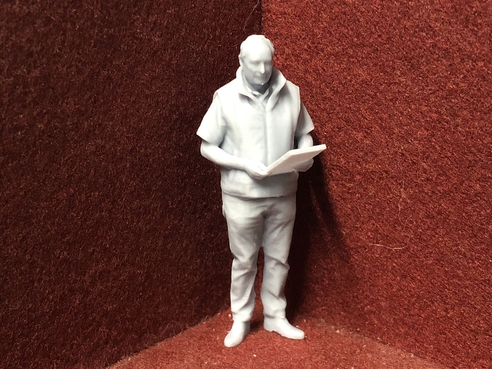 G-Scale figure - 3D scan of a real person with clipboard - M007 (also GN15)