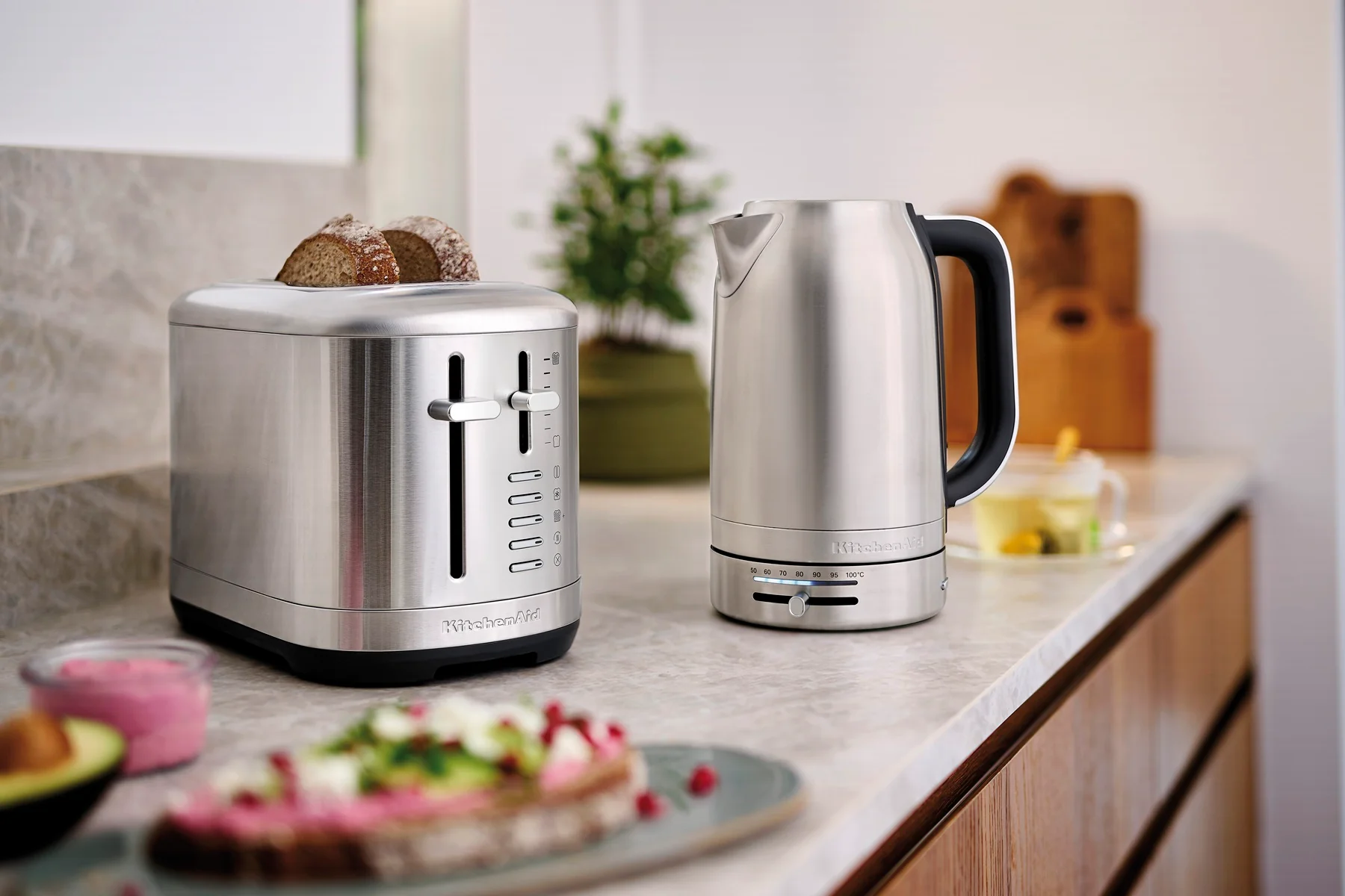 2025 KitchenAid Set 2 �C Broodrooster + Broodjeshouder 5KMT2109