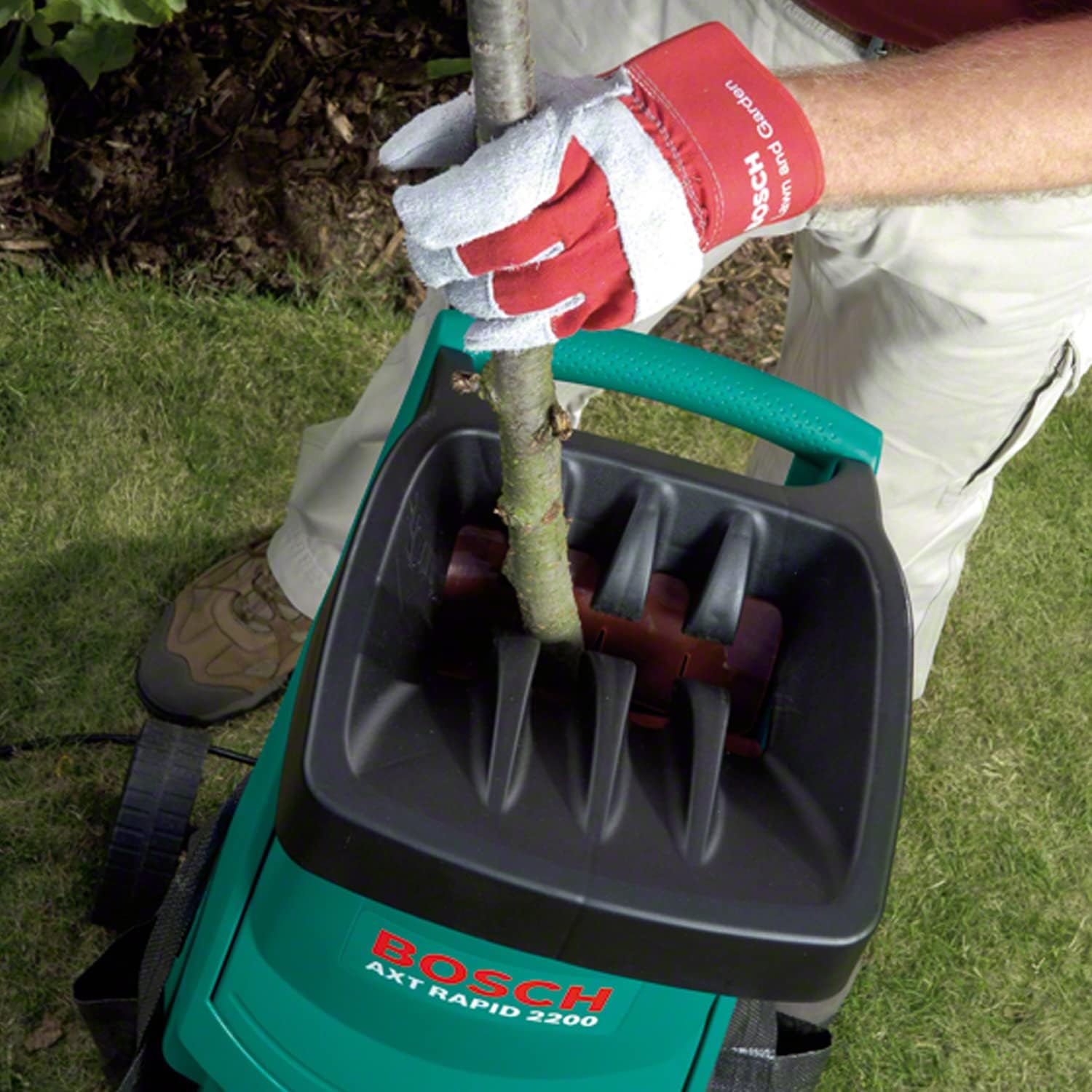 Bosch AXT Rapid 2000 Häcksler (zum leistungsstarken Häckseln von Gartenabfällen; kraftvoller 2000-W-Motor)