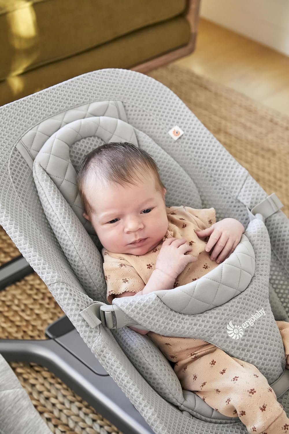 Ergobaby 3-in-1 Evolve Bouncer, Ergonomische Babywippe für Neugeborene ab Geburt bis zum Kleinkind, Babyschaukel mit Neugeboreneneinsatz (2,5 kg - 13,2 kg), Cream