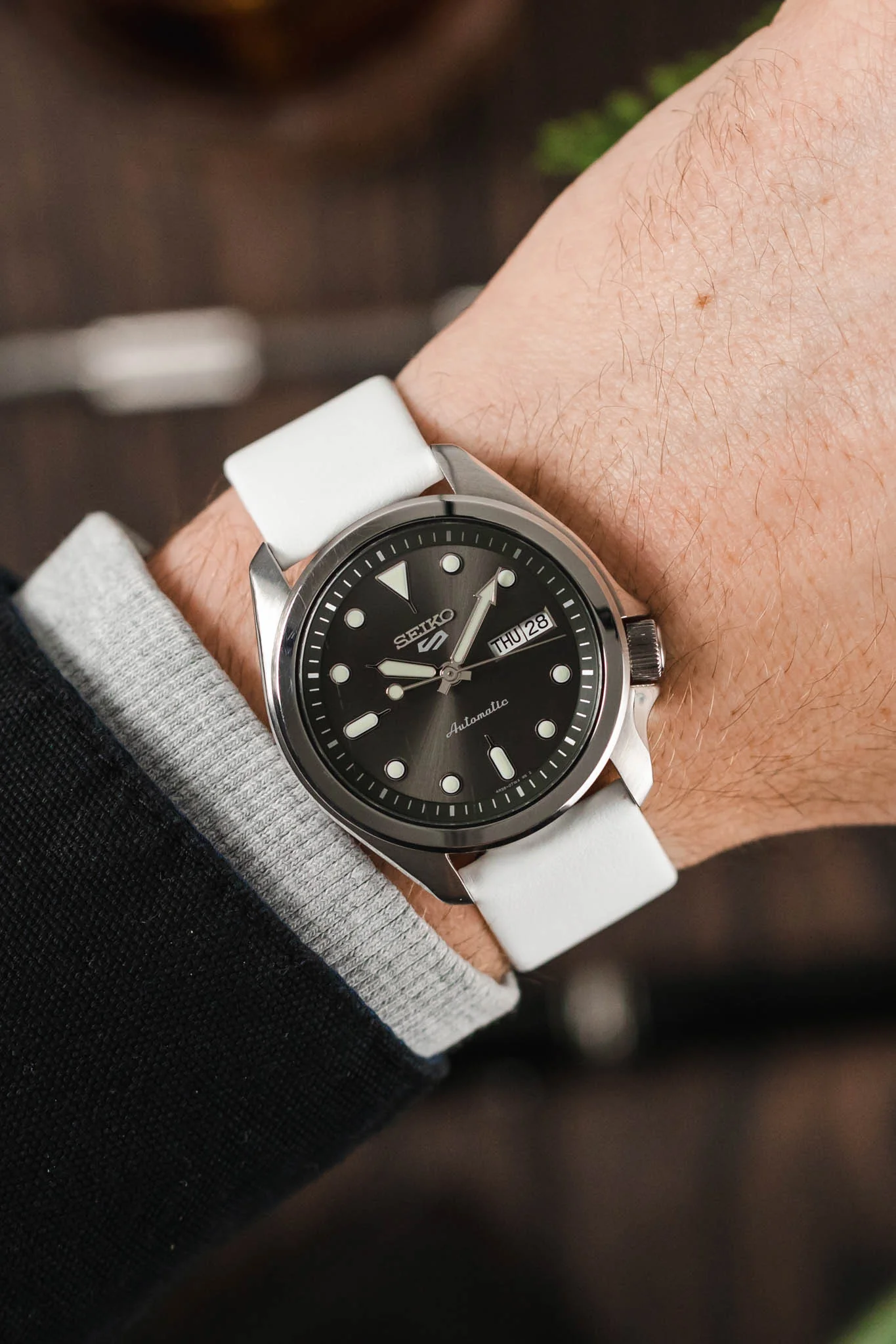 Hirsch SCANDIC Calf Leather Watch Strap in WHITE